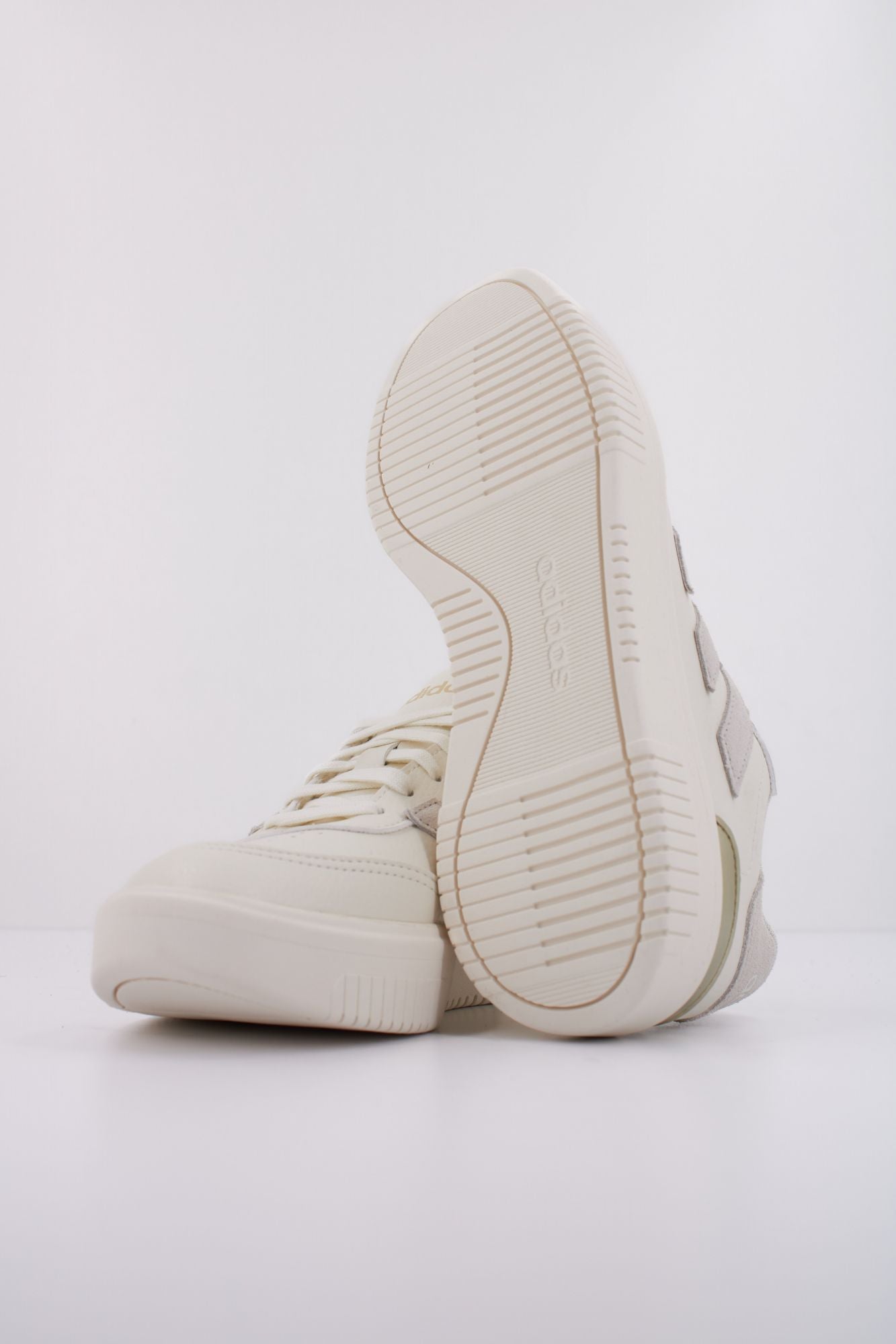 ADIDAS COURTBLOCK BOLD en color BEIS (5)
