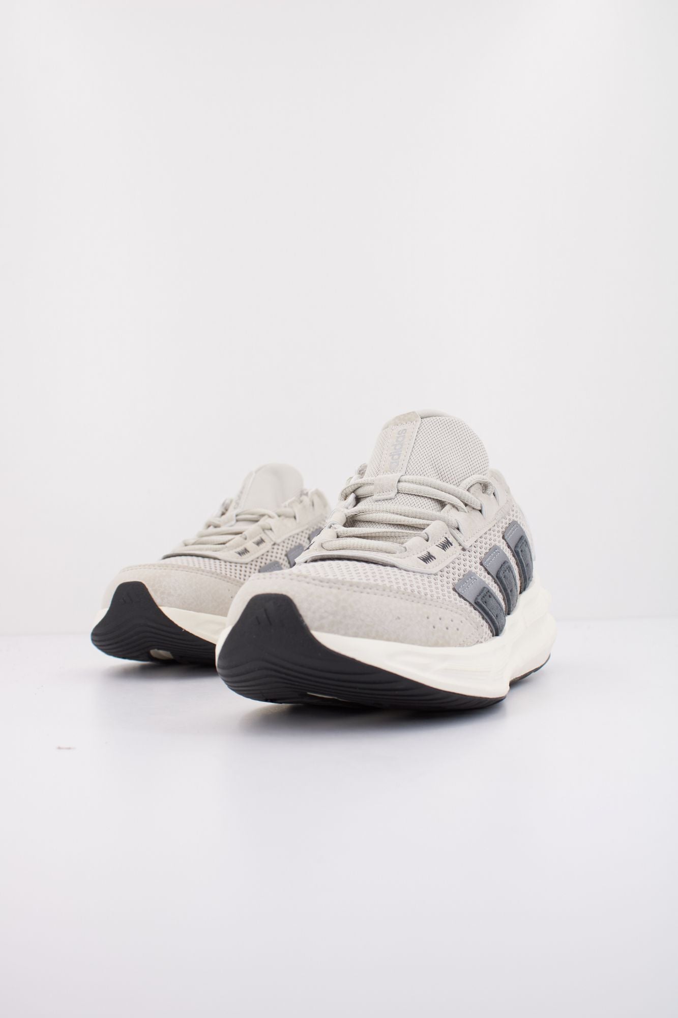 ADIDAS  ASTRASTAR  en color GRIS (2)