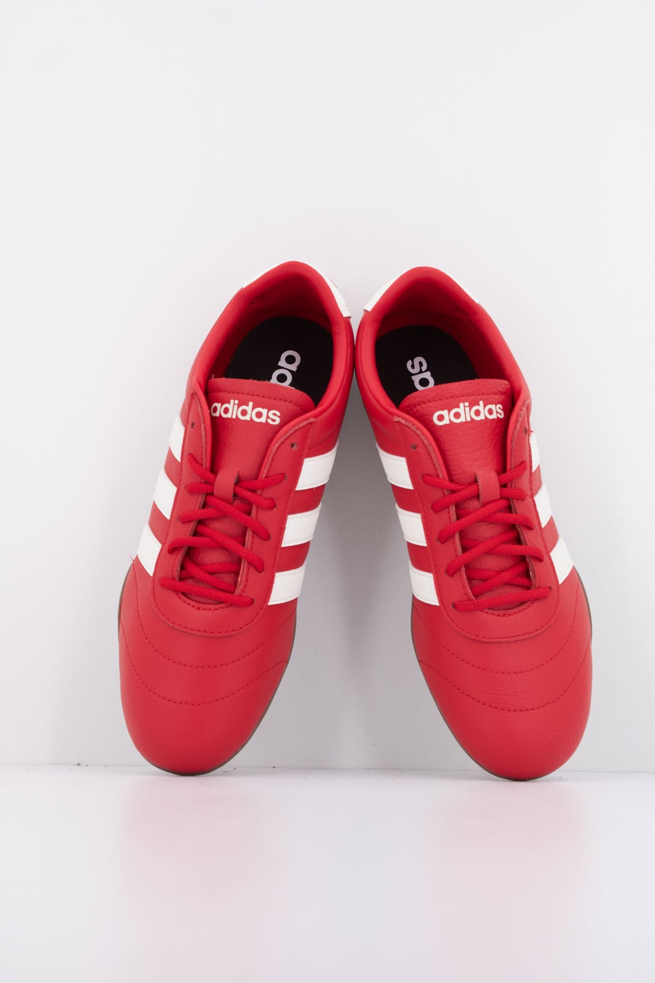 ADIDAS  GRAND COURT LO  en color ROJO (3)