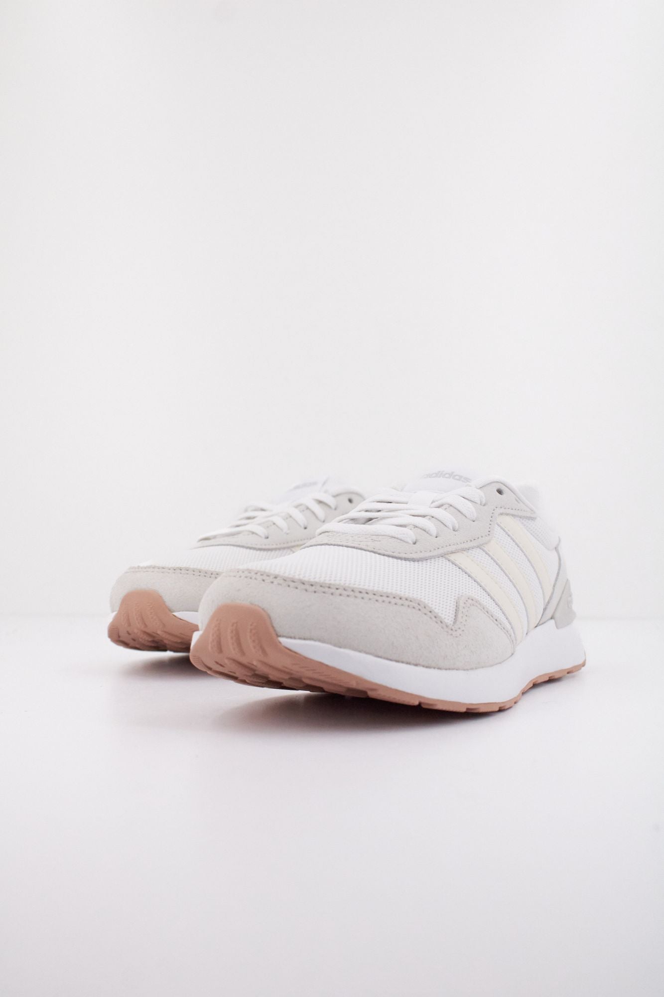 ADIDAS  RUN 60s 4.0  en color BLANCO (2)