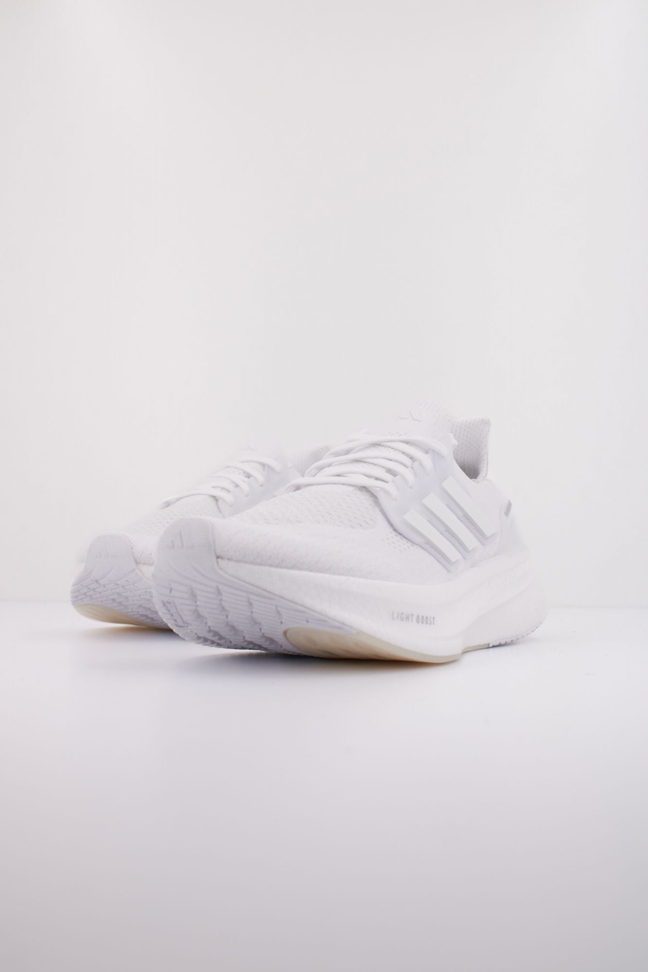 ADIDAS  ULTRABOOST 5 W  en color BLANCO (2)