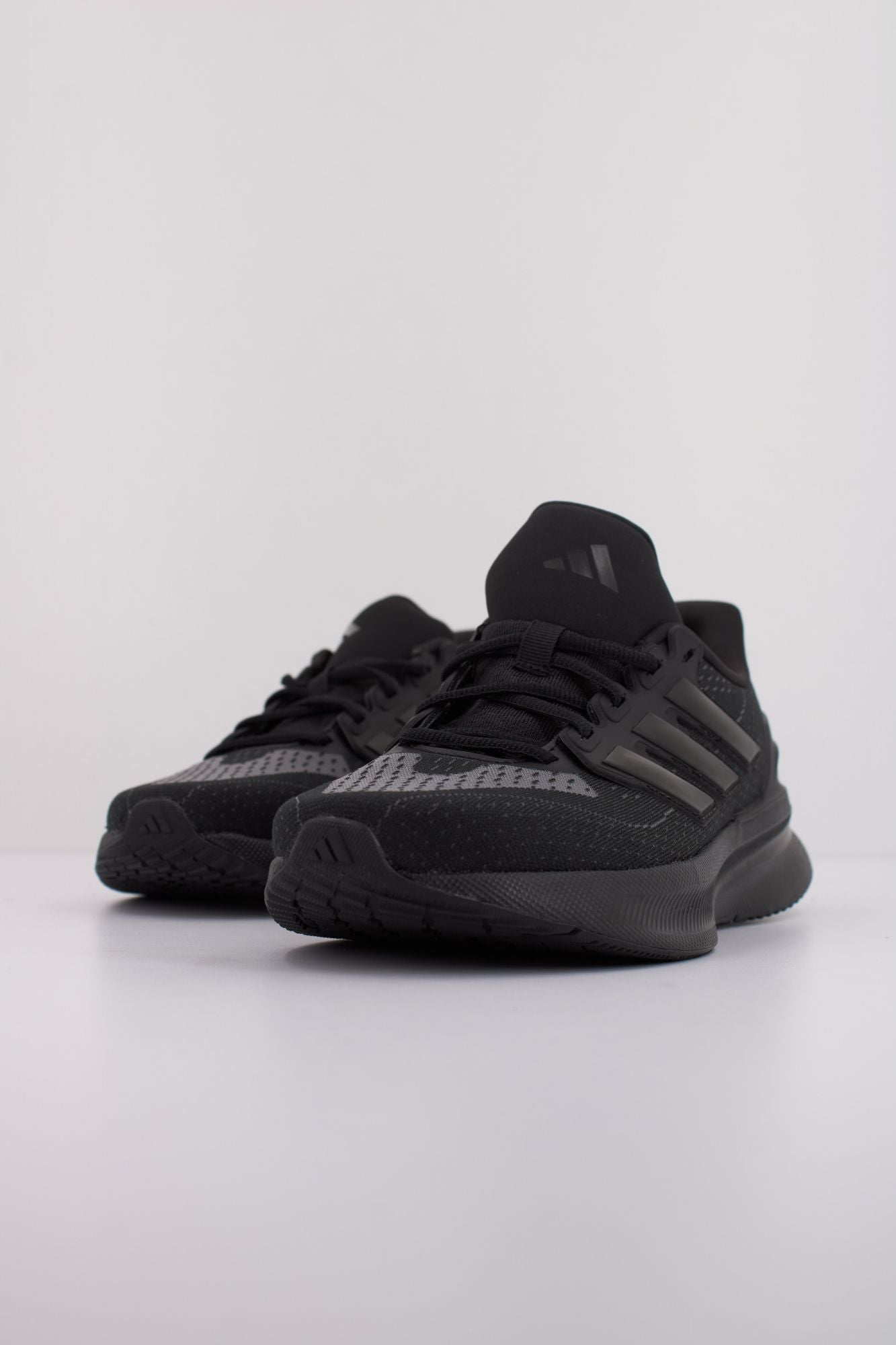 ADIDAS ULTRARUN 5 W en color NEGRO (2)