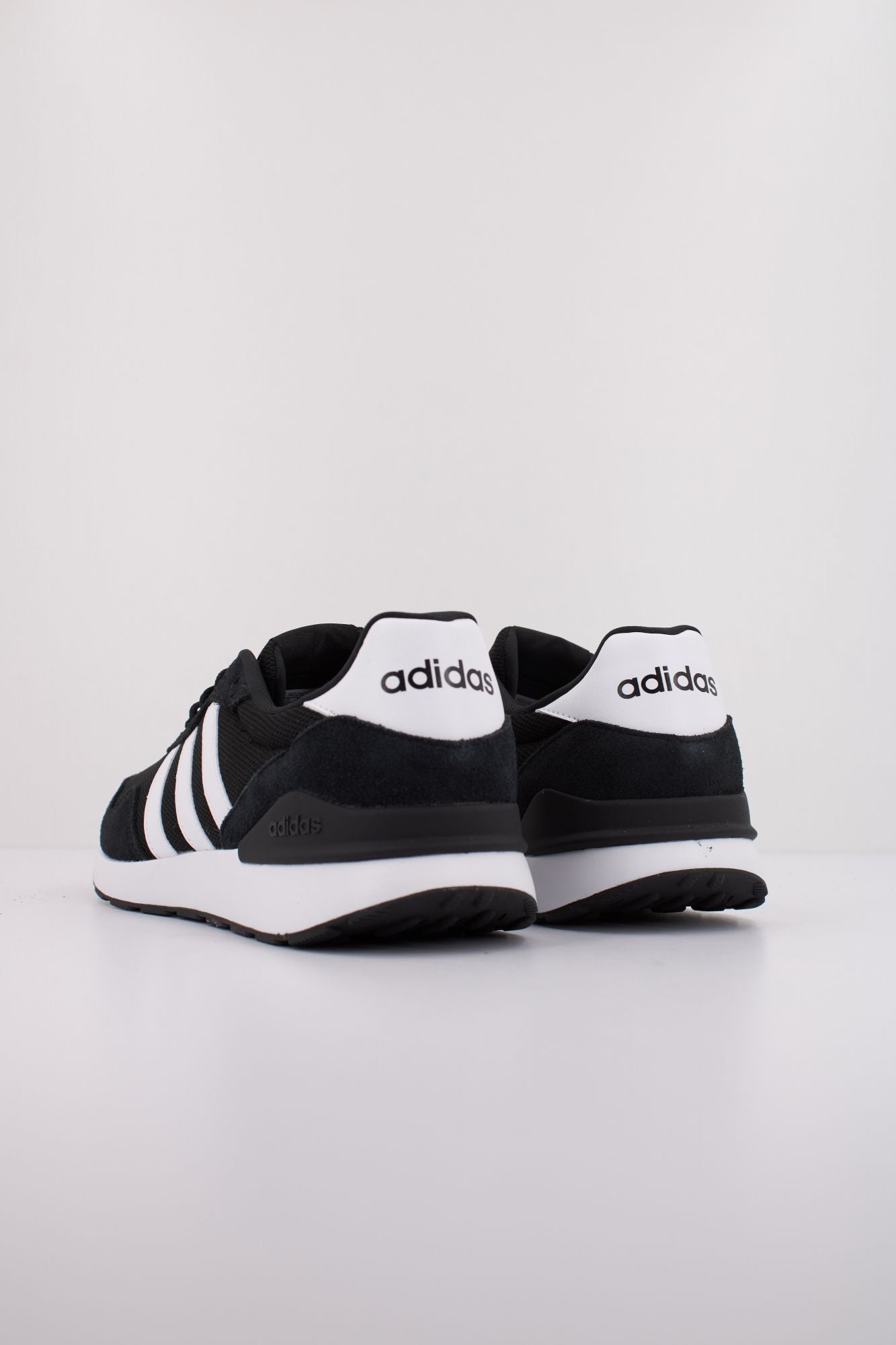 ADIDAS RUN 60s 4.0 en color NEGRO (4)