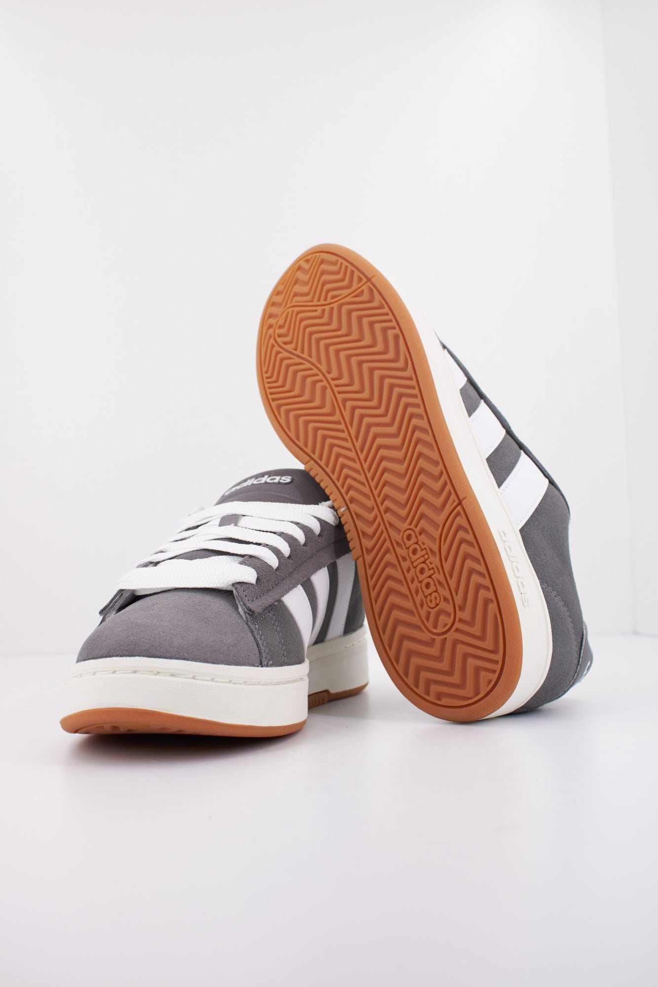 ADIDAS GRAND COURT ALPHA en color GRIS (5)