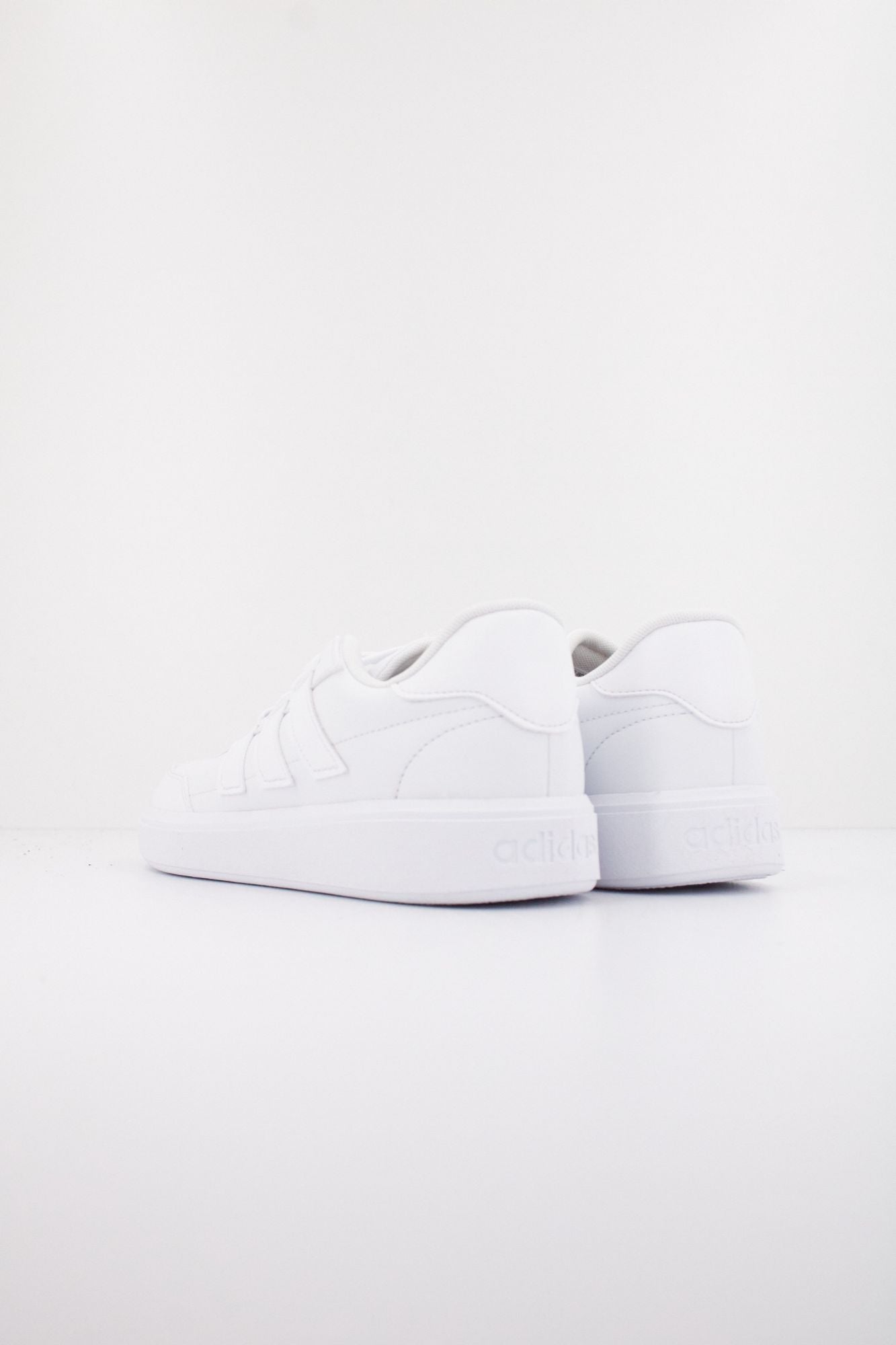 ADIDAS COURTBLOCK en color BLANCO (4)