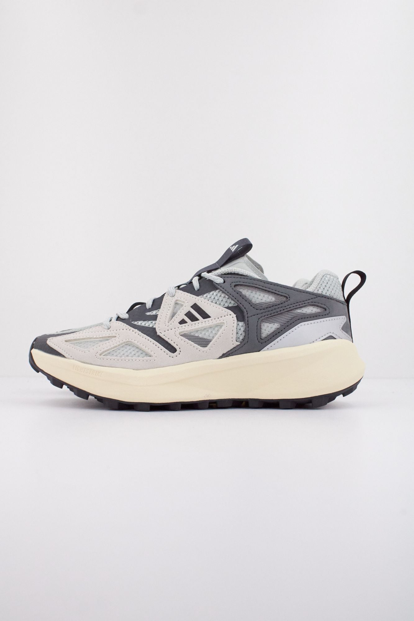 ADIDAS  KANTAI TRAIL  en color GRIS (1)