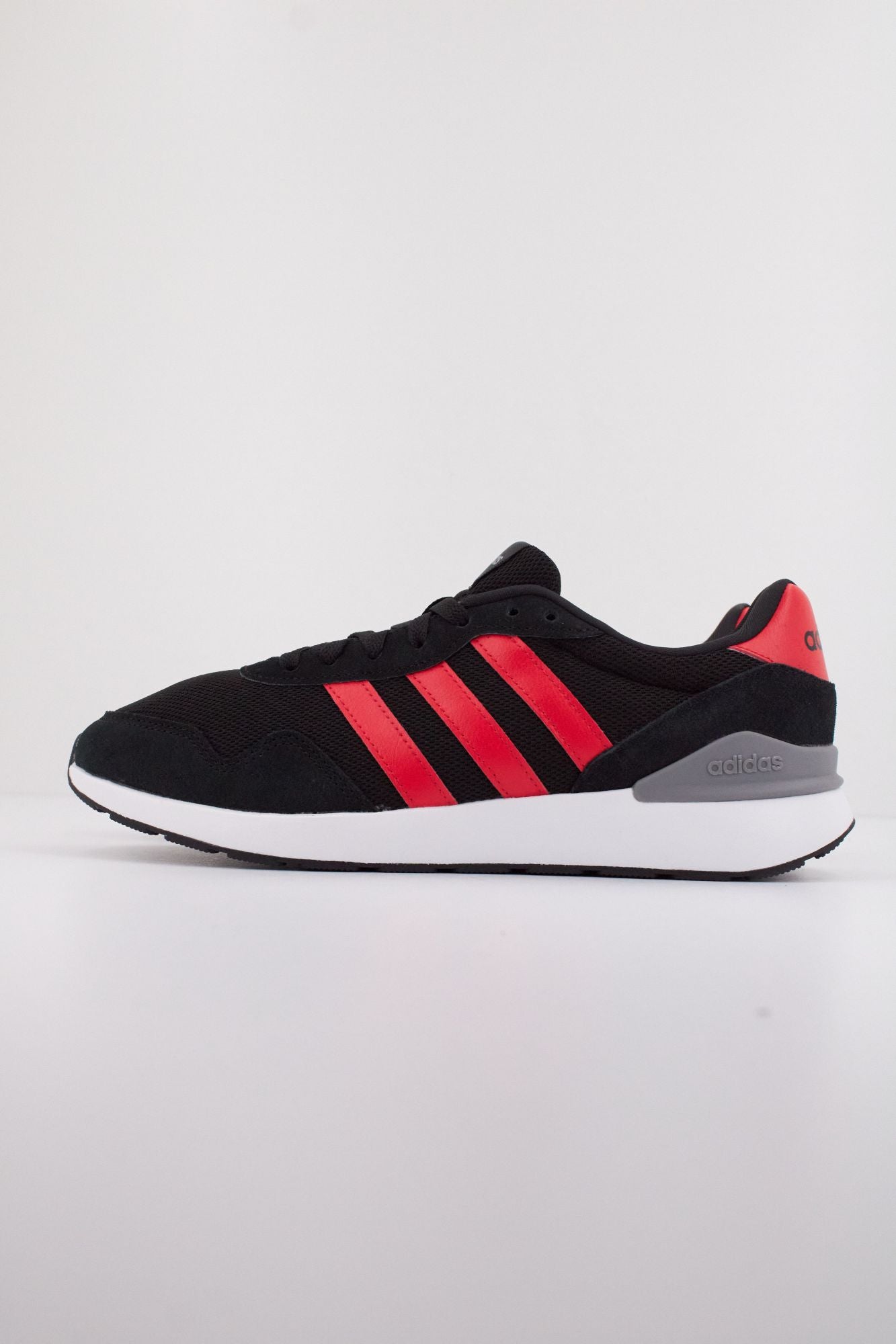 ADIDAS RUN 60s 4.0 en color NEGRO (1)