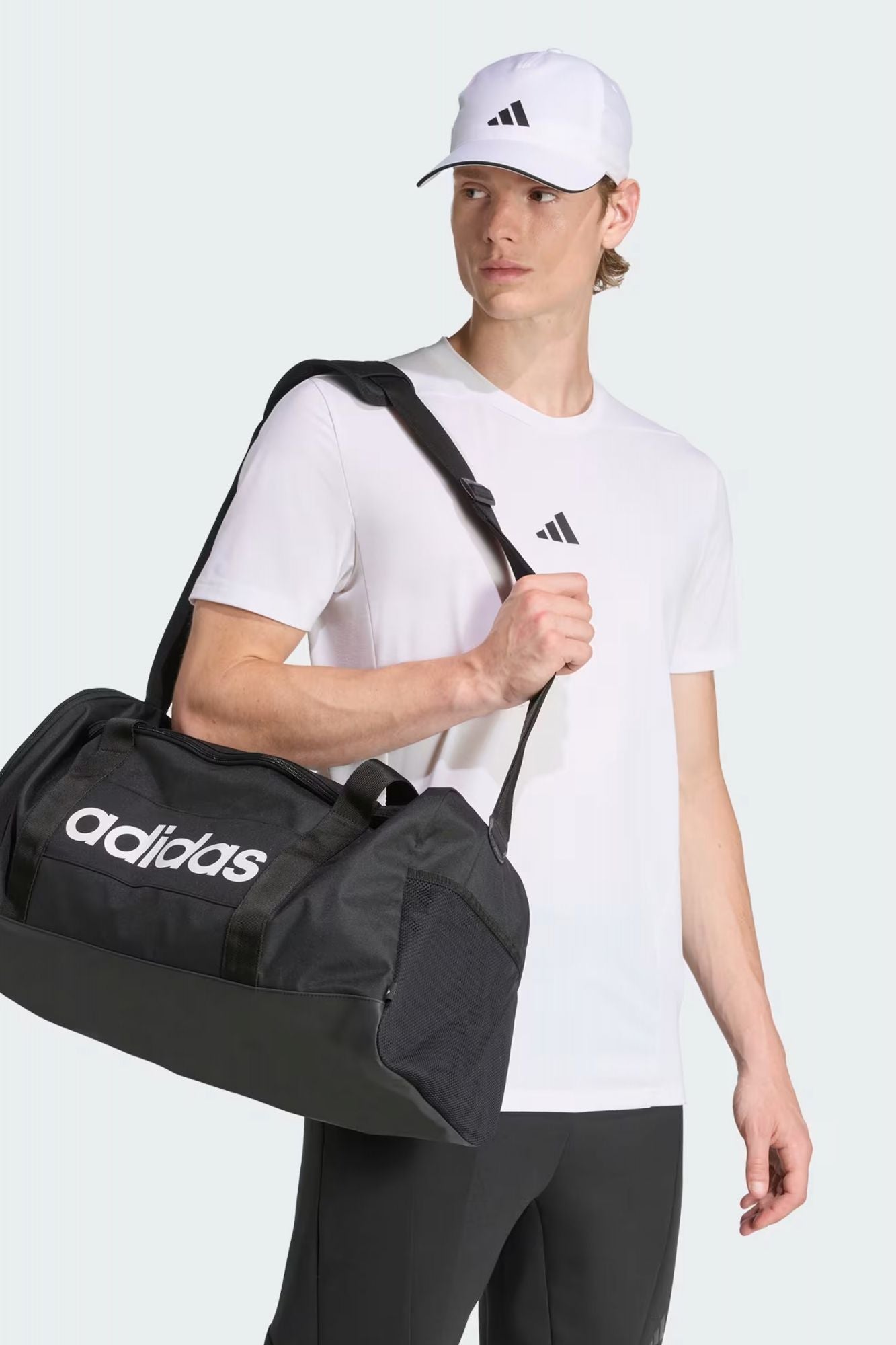 ADIDAS LINEAR DUFFEL M en color NEGRO (3)