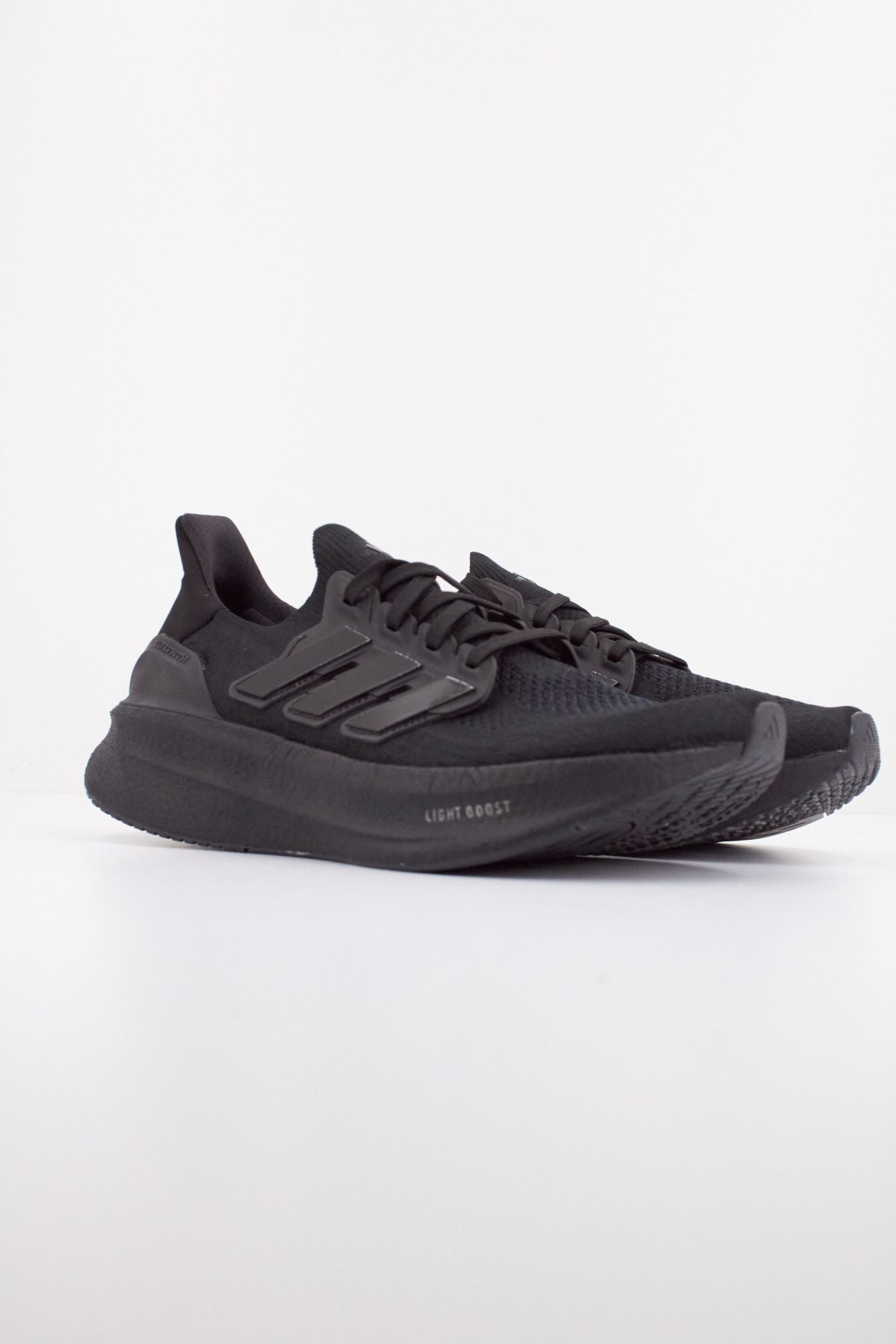ADIDAS ULTRABOOST 5 en color NEGRO (2)