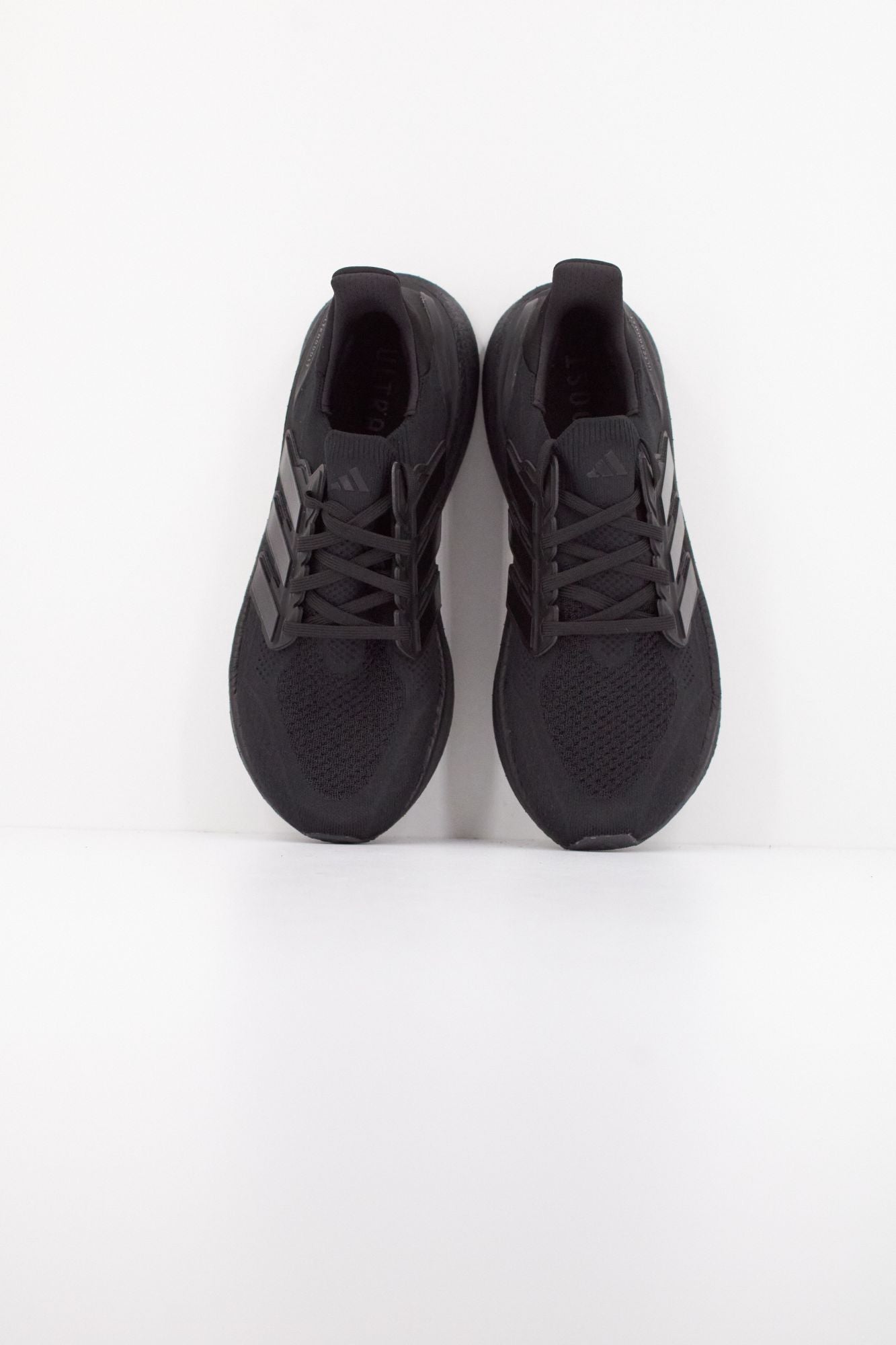 ADIDAS ULTRABOOST 5 en color NEGRO (3)