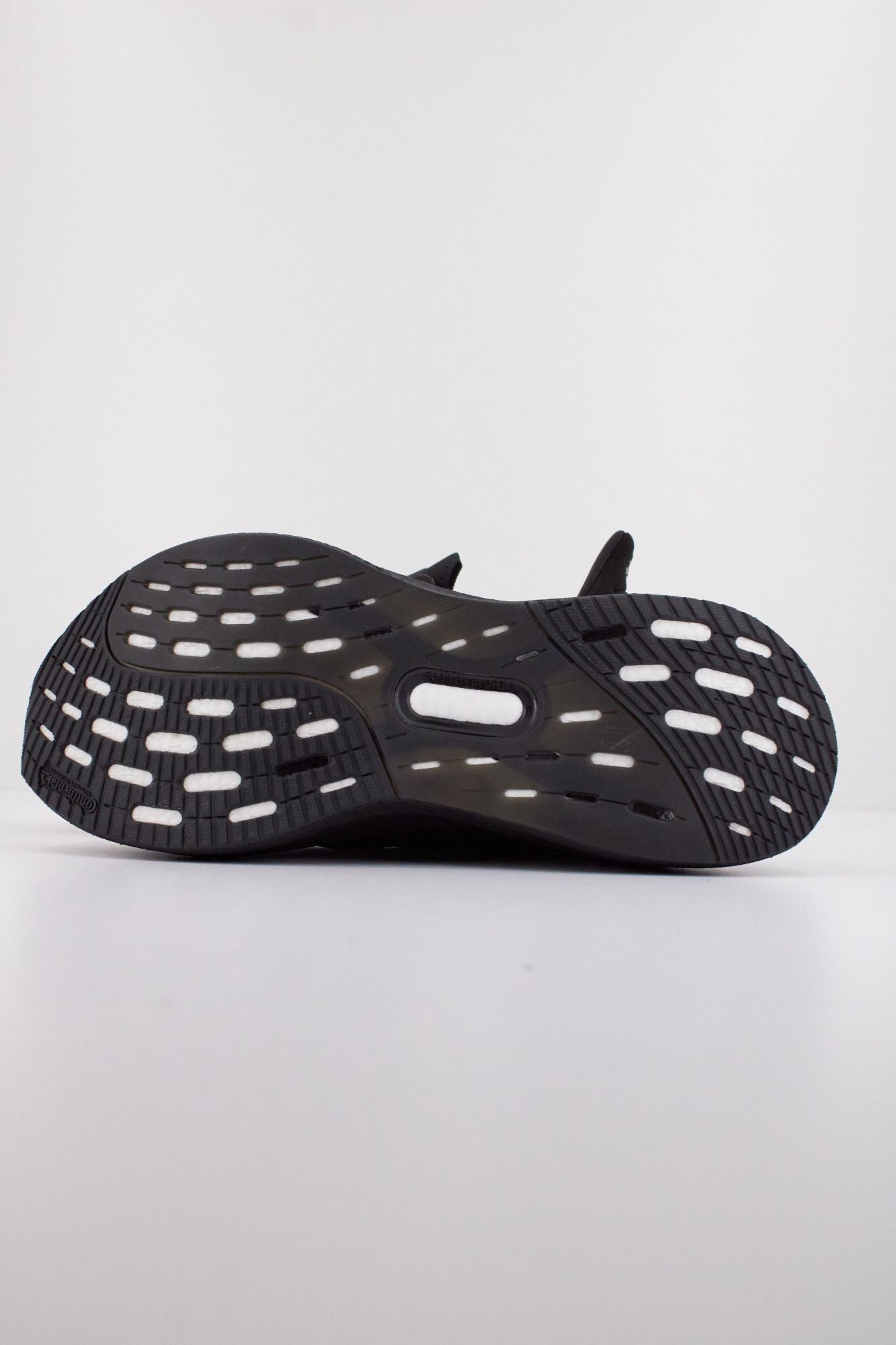 ADIDAS ULTRABOOST 5 en color NEGRO (4)