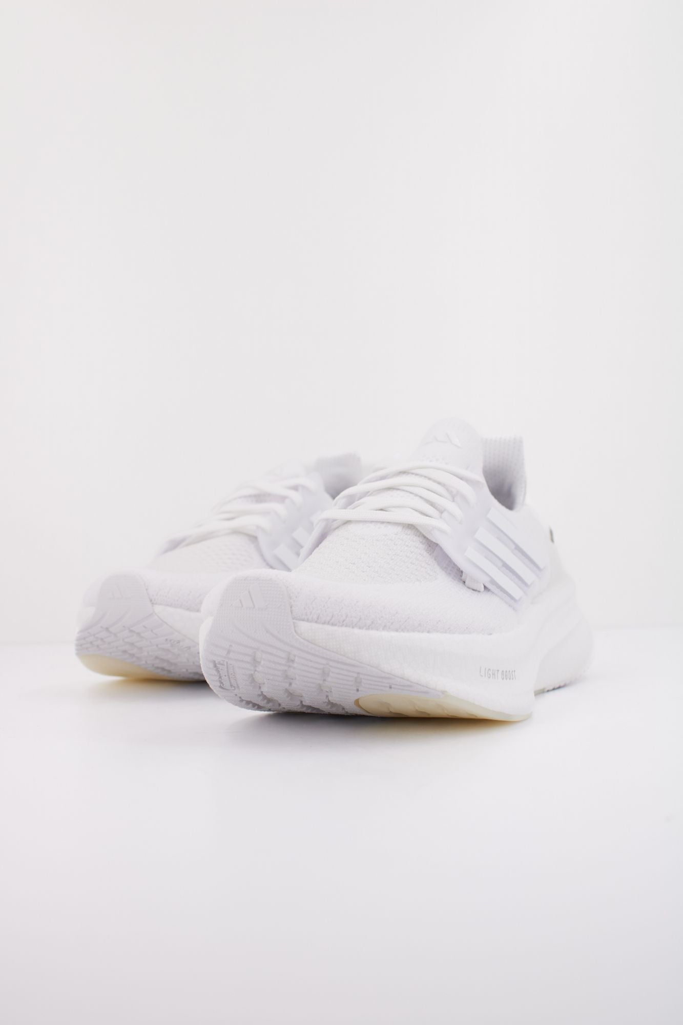 ADIDAS ULTRABOOST 5 en color BLANCO (2)