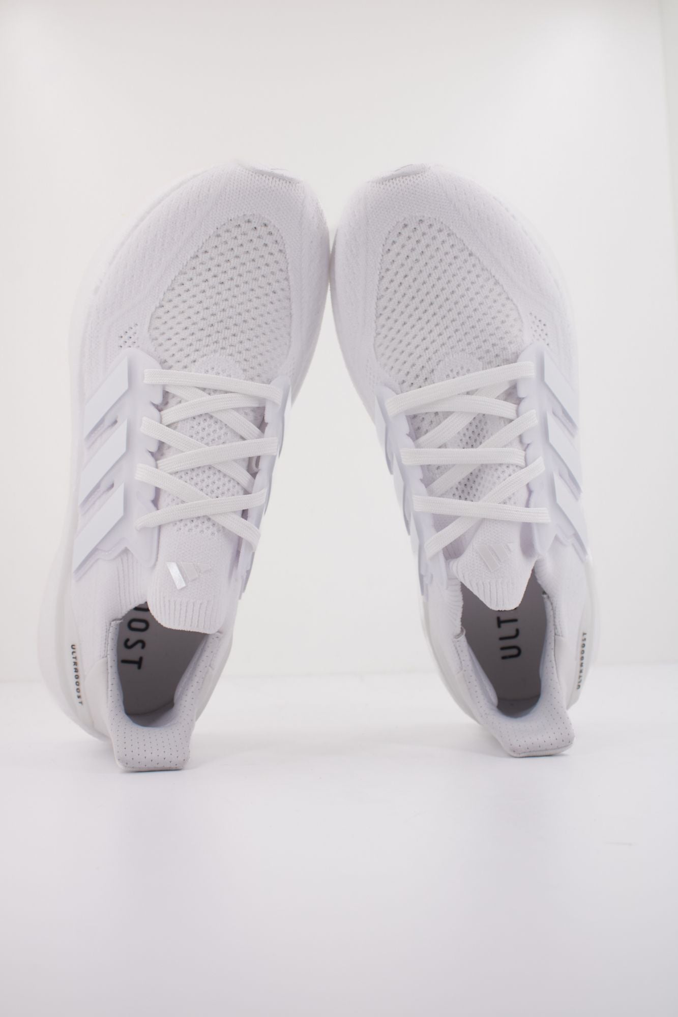 ADIDAS ULTRABOOST 5 en color BLANCO (3)