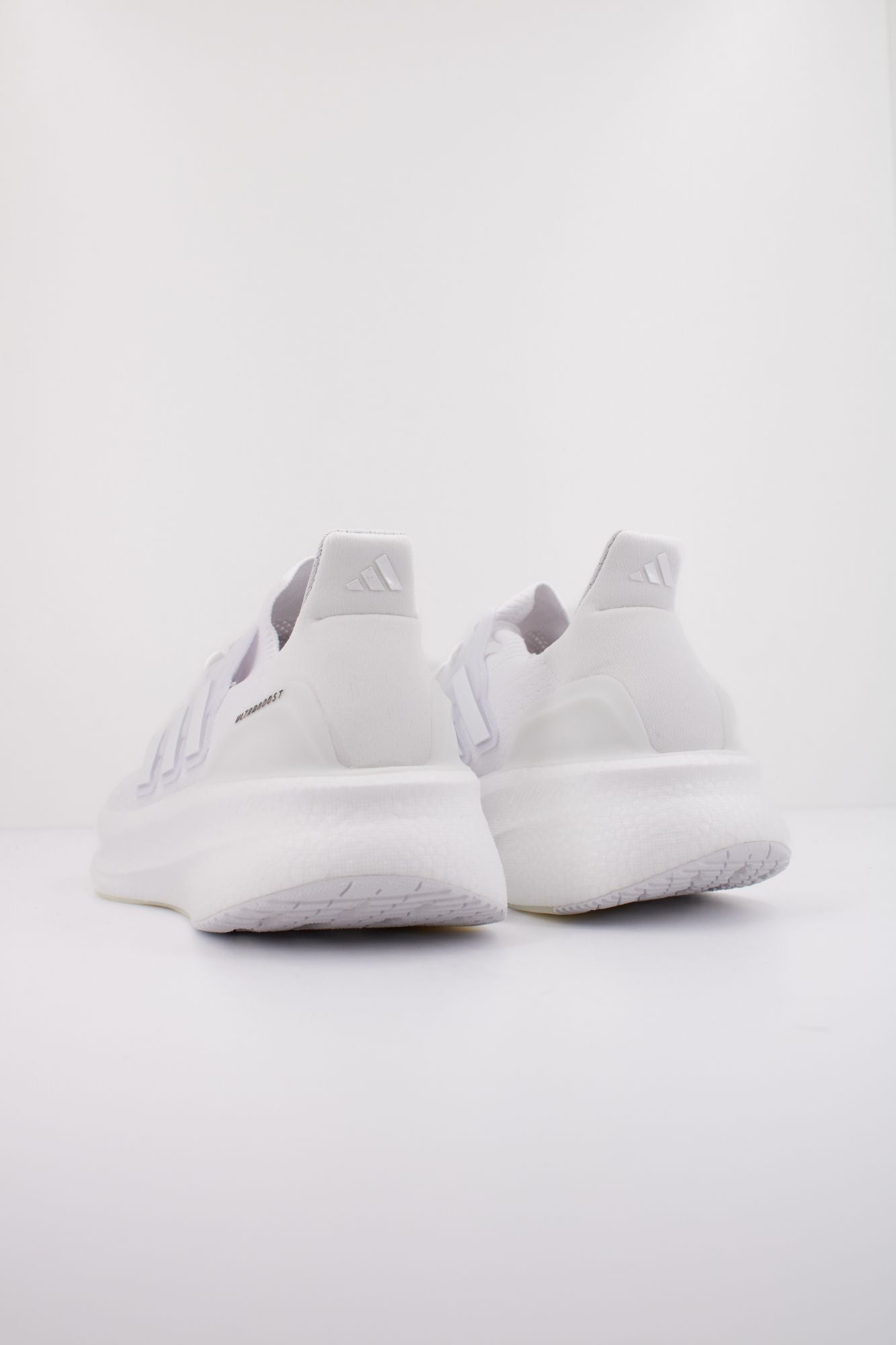 ADIDAS ULTRABOOST 5 en color BLANCO (4)