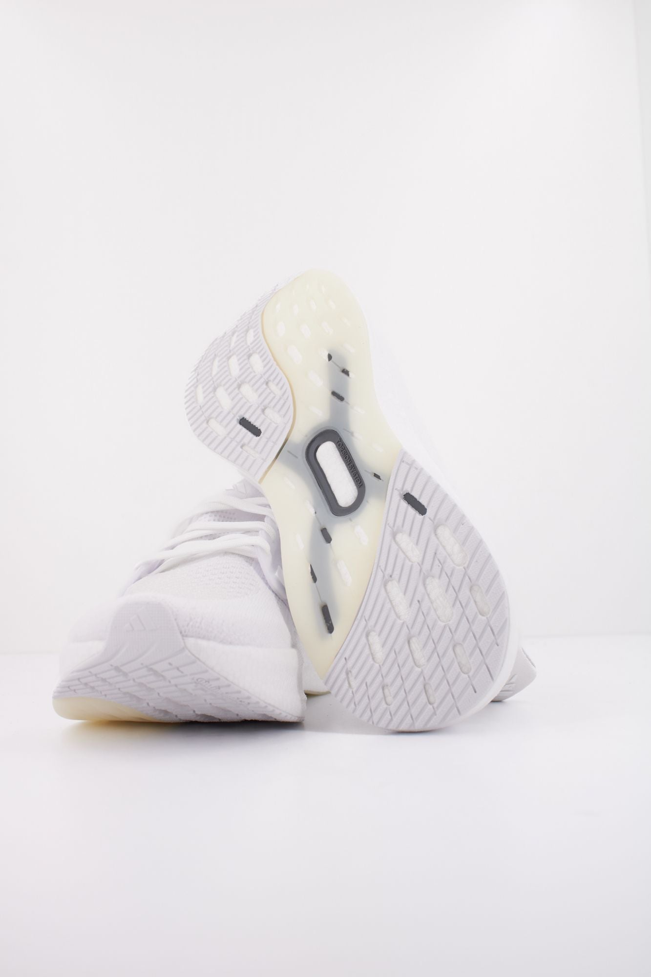 ADIDAS ULTRABOOST 5 en color BLANCO (5)