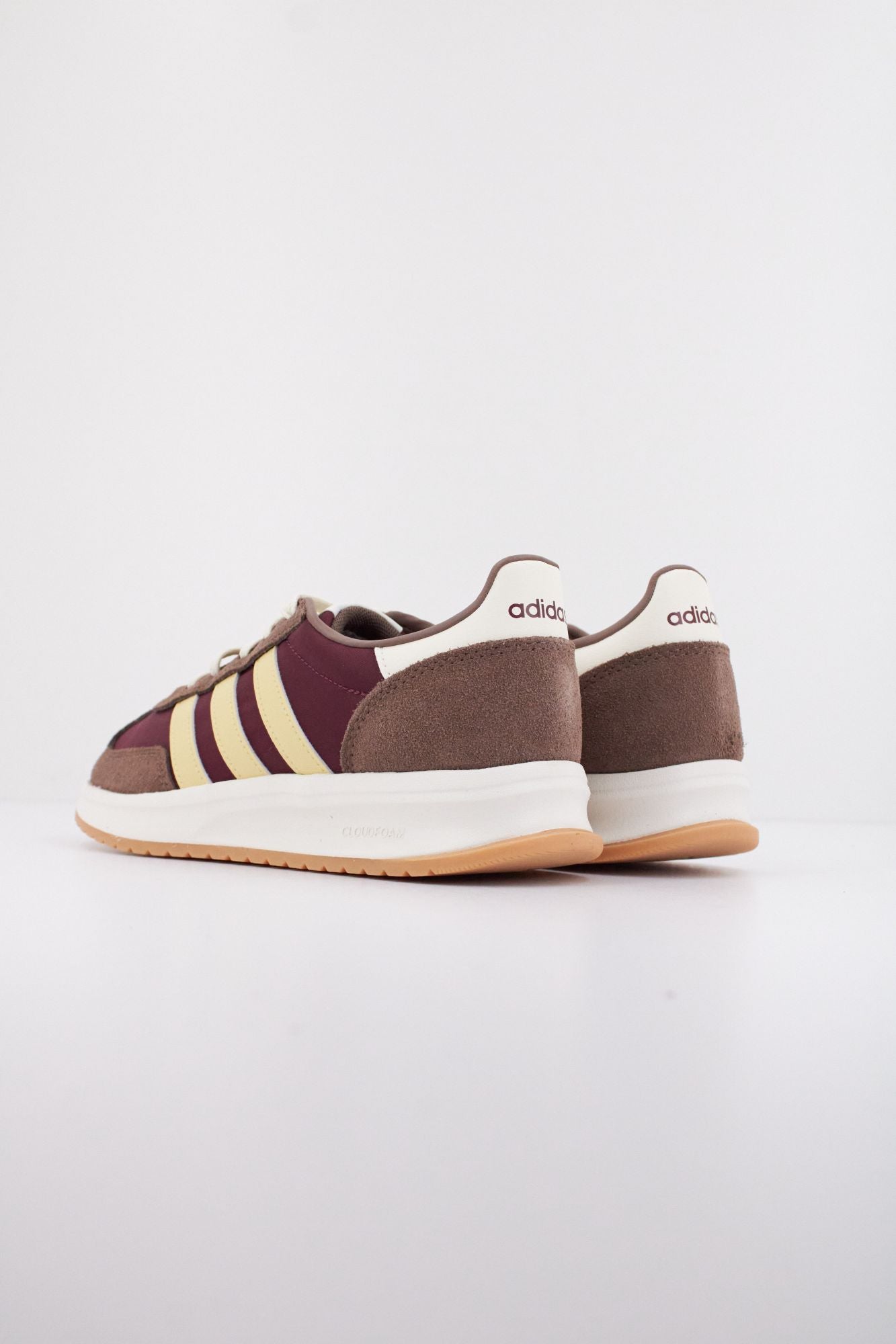 ADIDAS RUN 70s 2.0 en color BURDEOS (5)