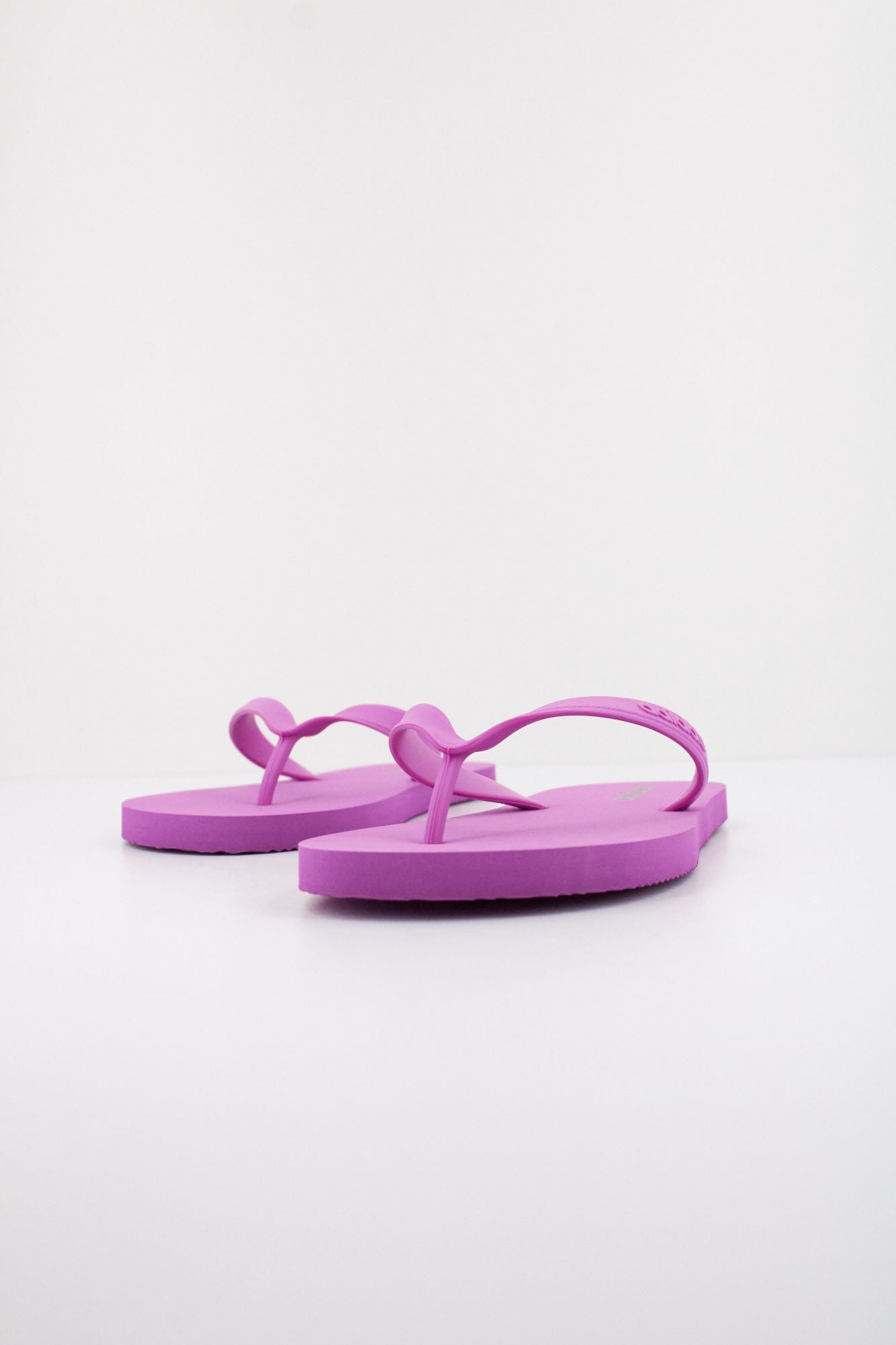 ADIDAS  KEITAKI ALPHA  en color VIOLETA (2)