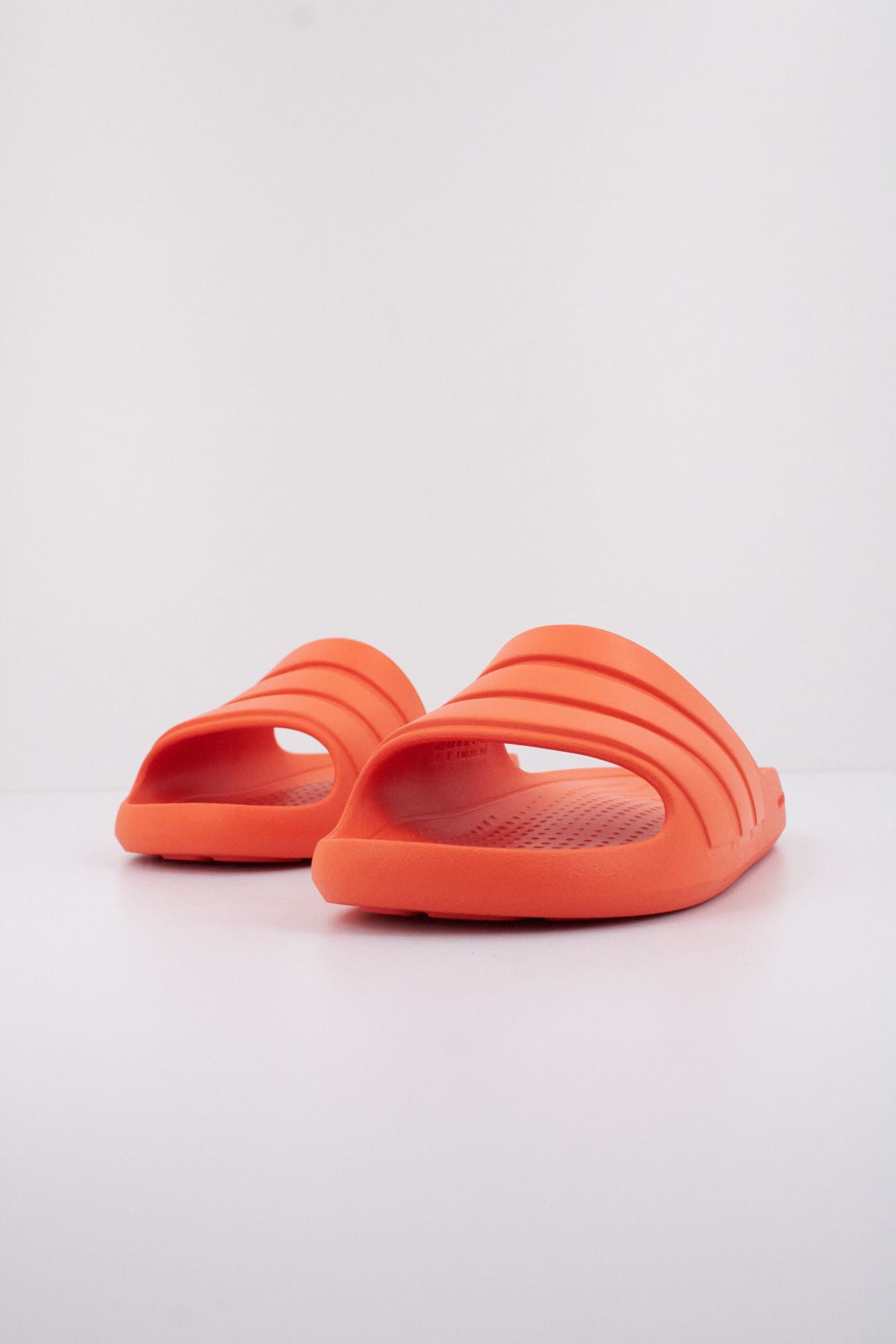 ADIDAS ADILETTE FLOW en color NARANJA (2)