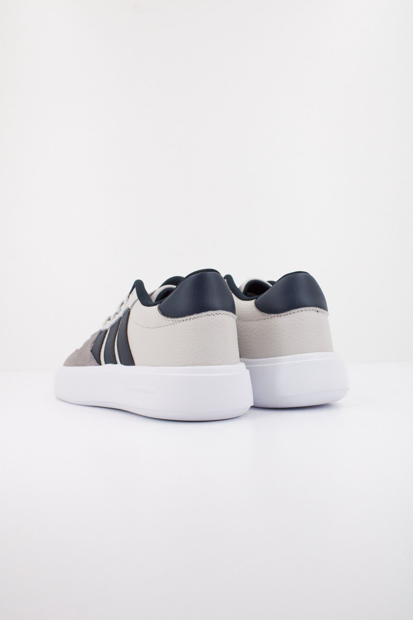 ADIDAS LITECOURT en color GRIS (4)
