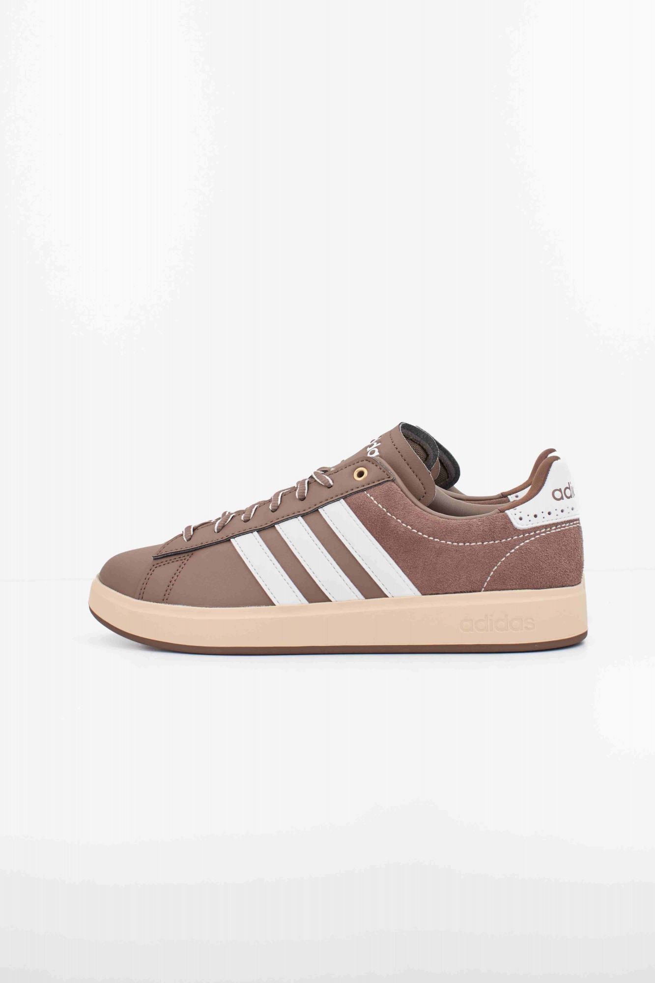 ADIDAS GRAND COURT 2.0 en color MARRON (1)