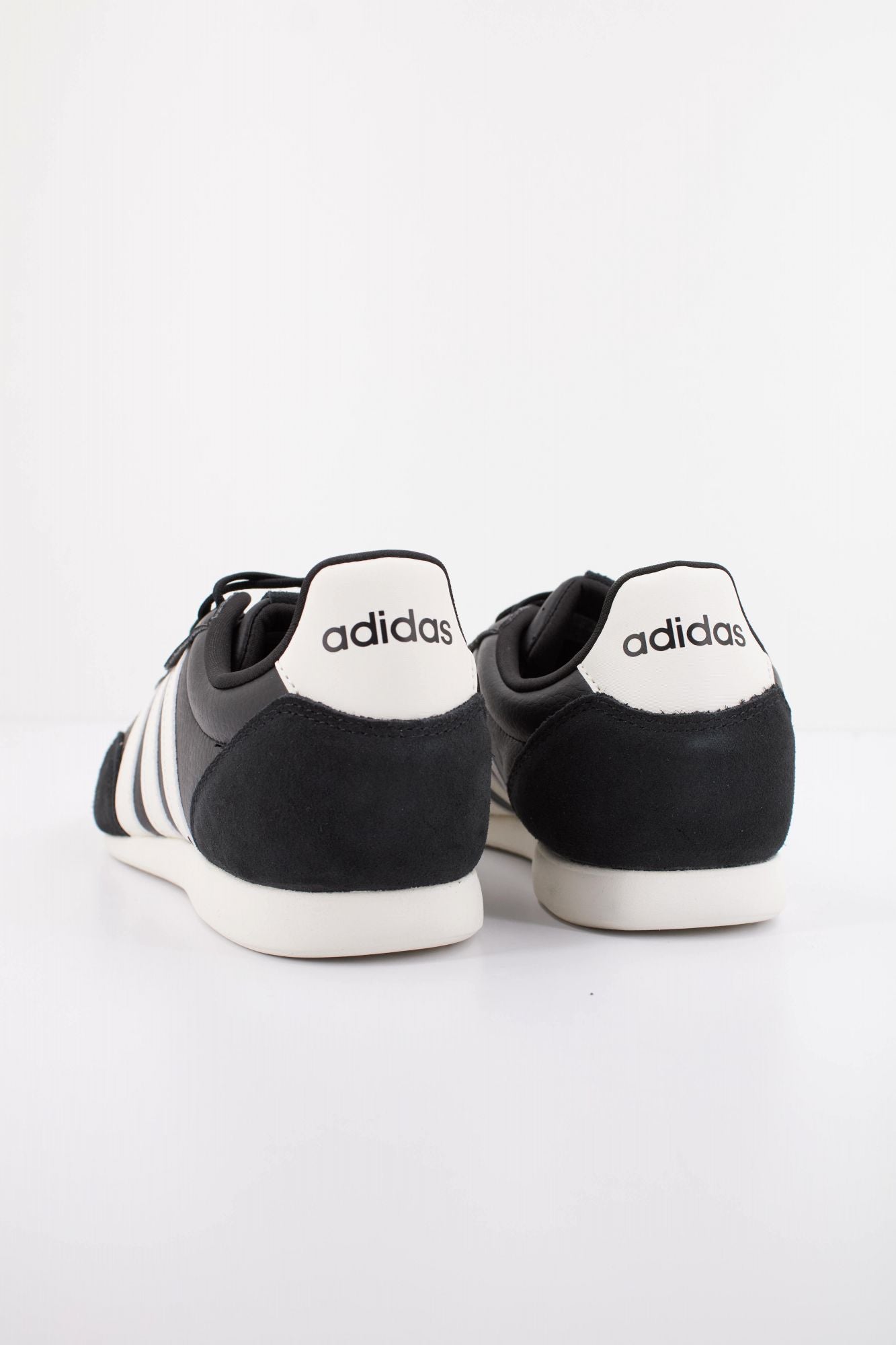 ADIDAS BARREDA LO en color NEGRO (4)