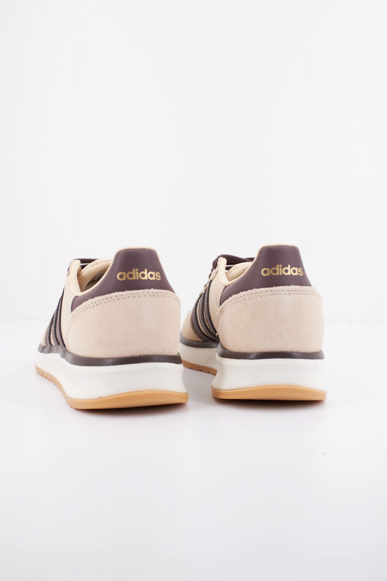 ADIDAS RUN 70S 2.0 en color BEIS (4)