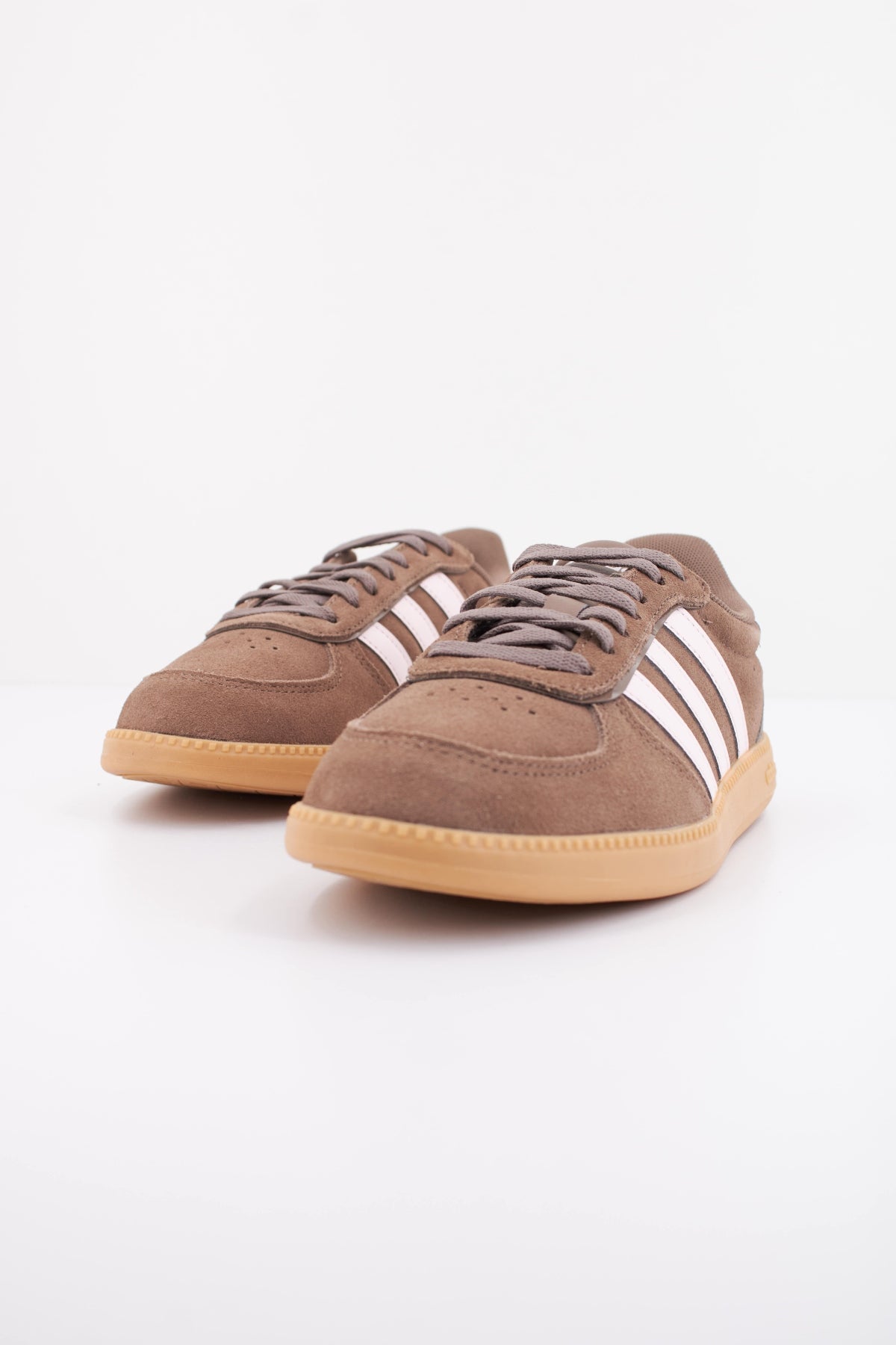 ADIDAS BREAKNET SLEEK en color MARRON (2)