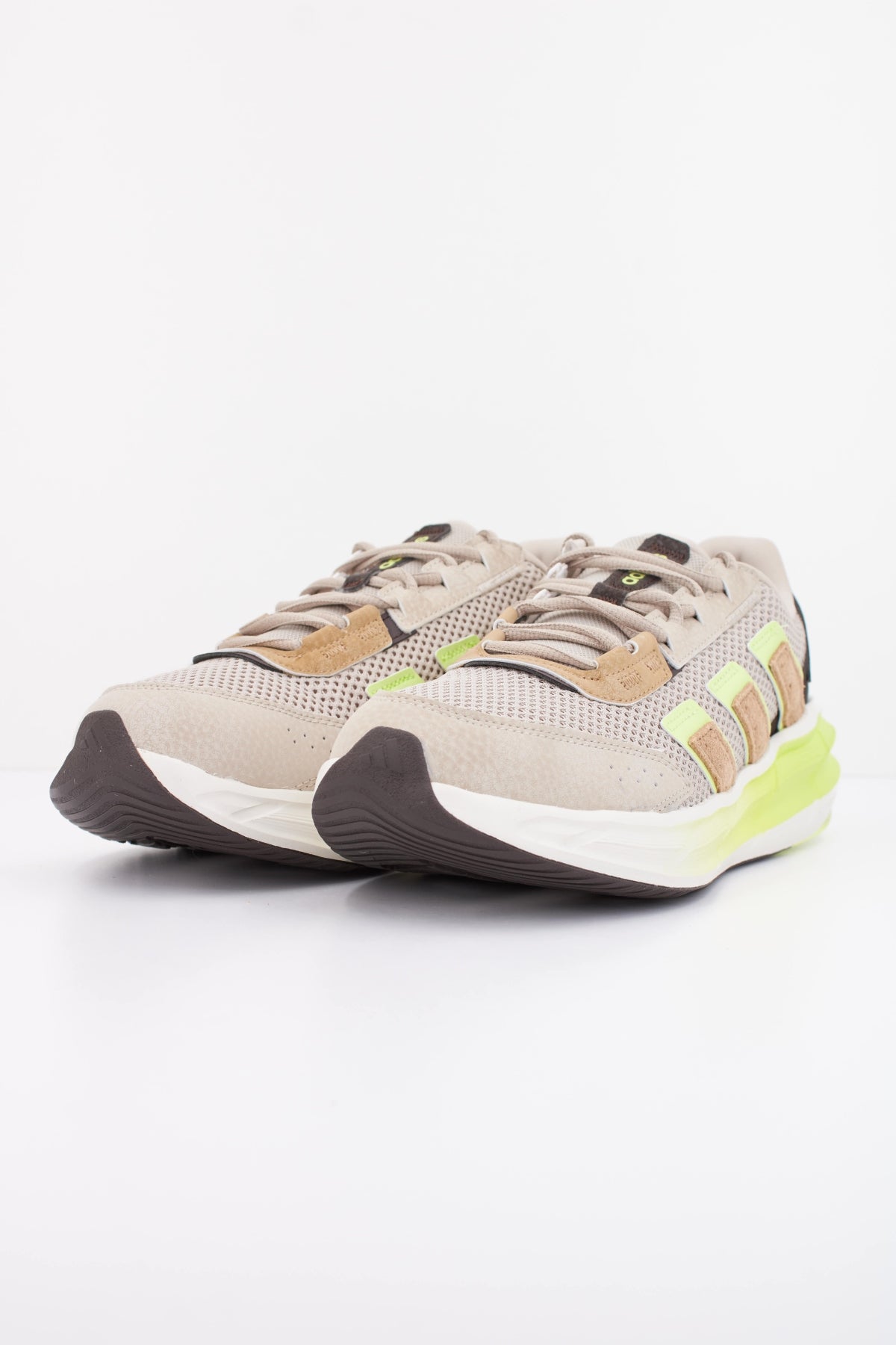 ADIDAS ASTRASTAR en color BEIS (2)