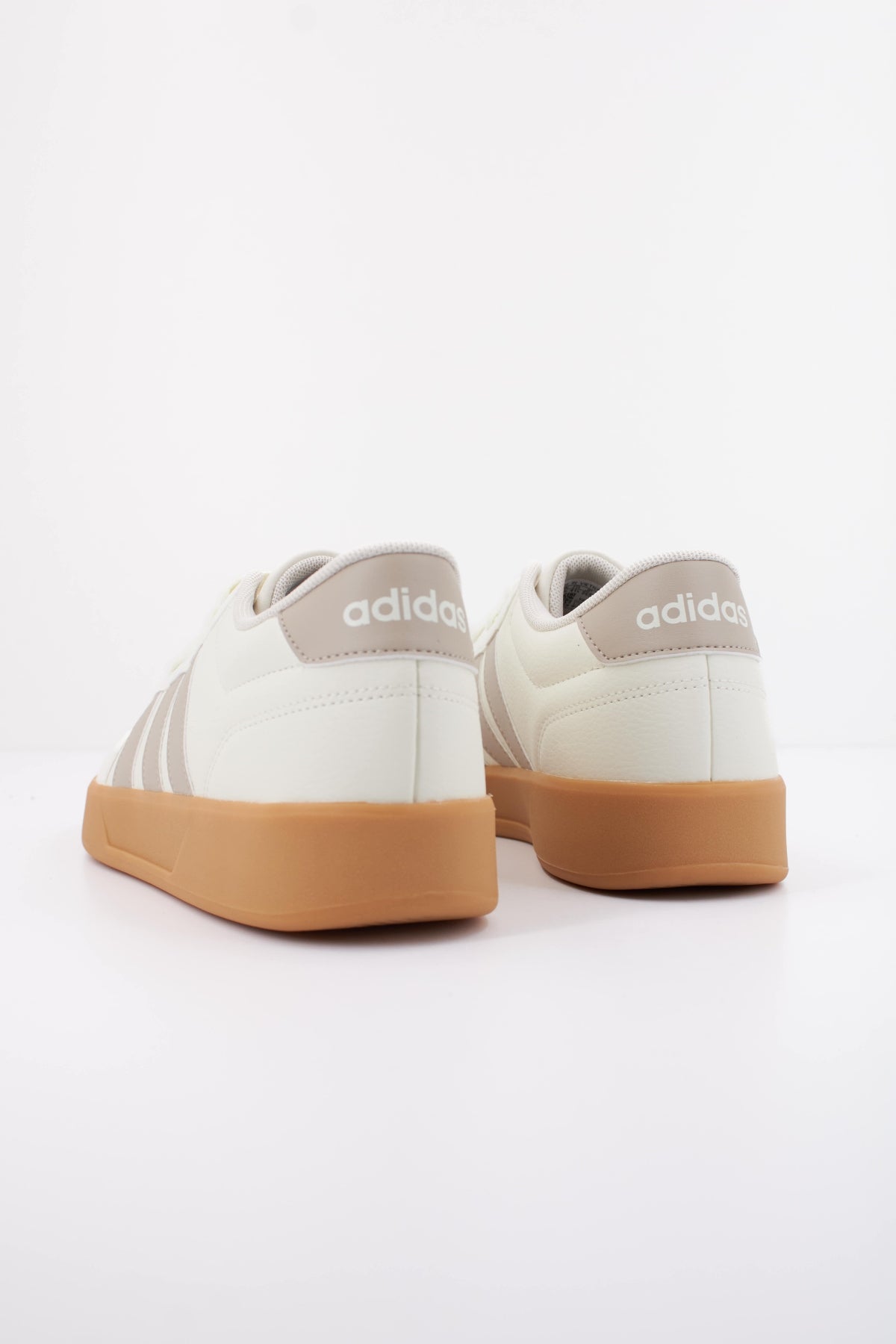 ADIDAS JQ4624 BREAKNET 3.0 en color BLANCO (4)