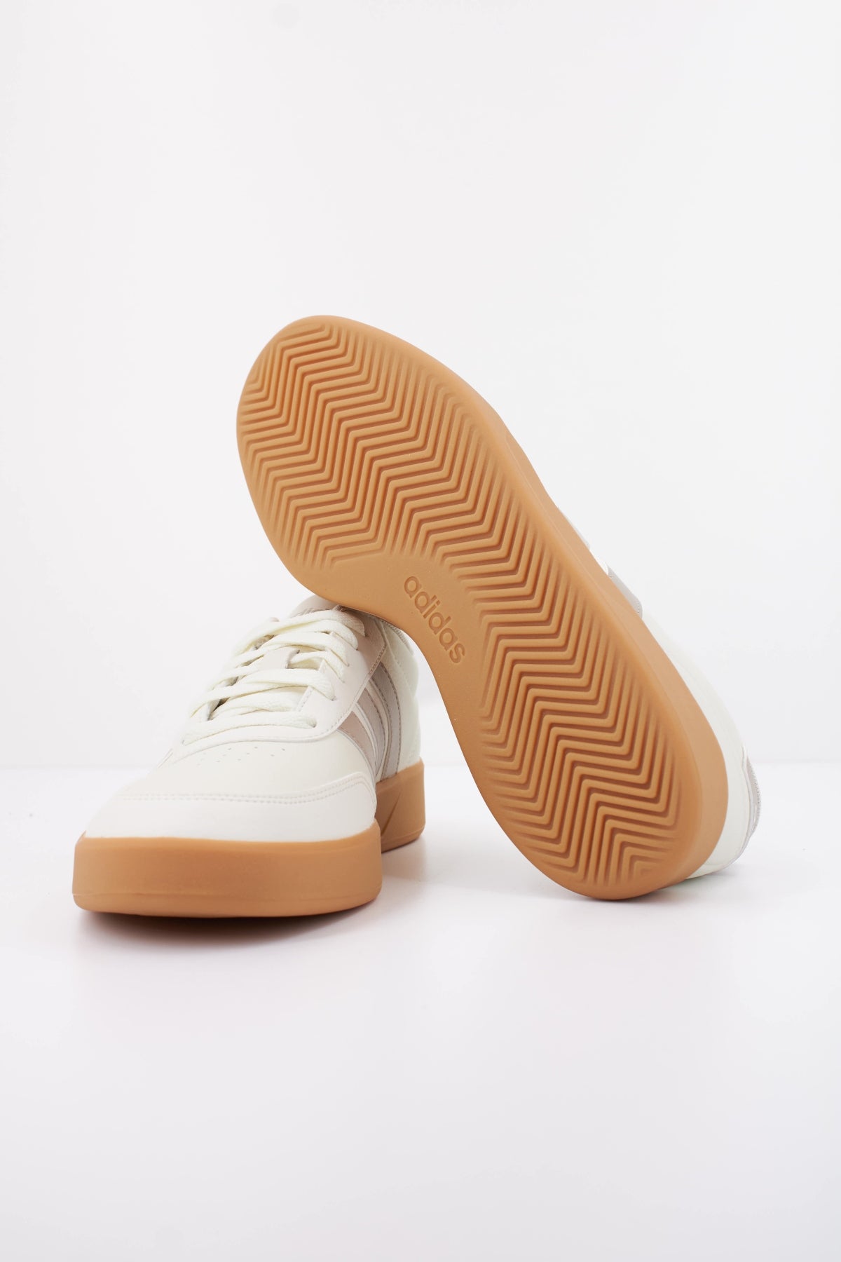 ADIDAS JQ4624 BREAKNET 3.0 en color BLANCO (5)