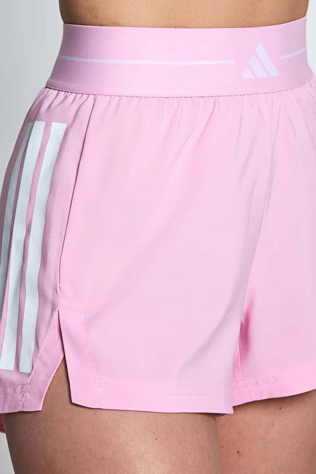 ADIDAS PANTALON HYG WOVEN SHORT en color ROSA (4)