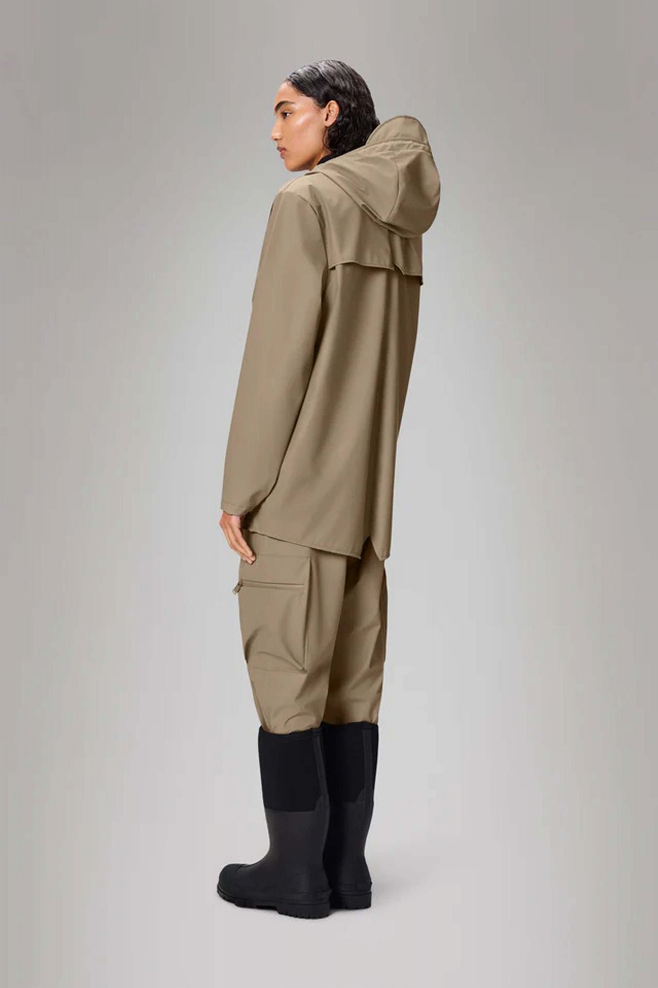 RAINS JACKET W3 en color BEIS (3)
