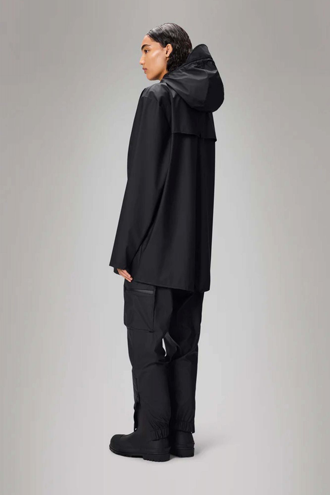 RAINS JACKET W3 en color NEGRO (3)
