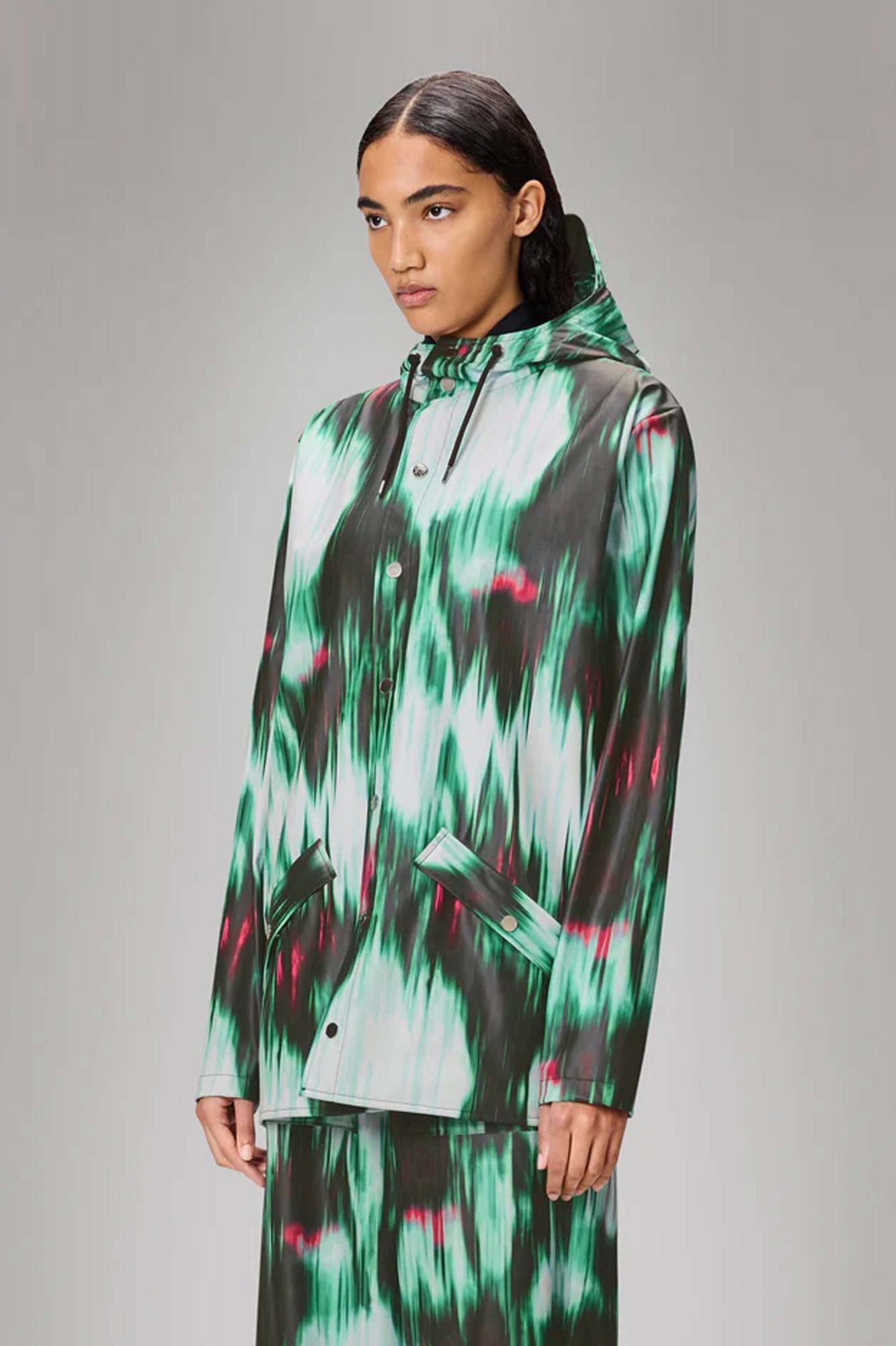 RAINS JACKET W3 en color VERDE (1)
