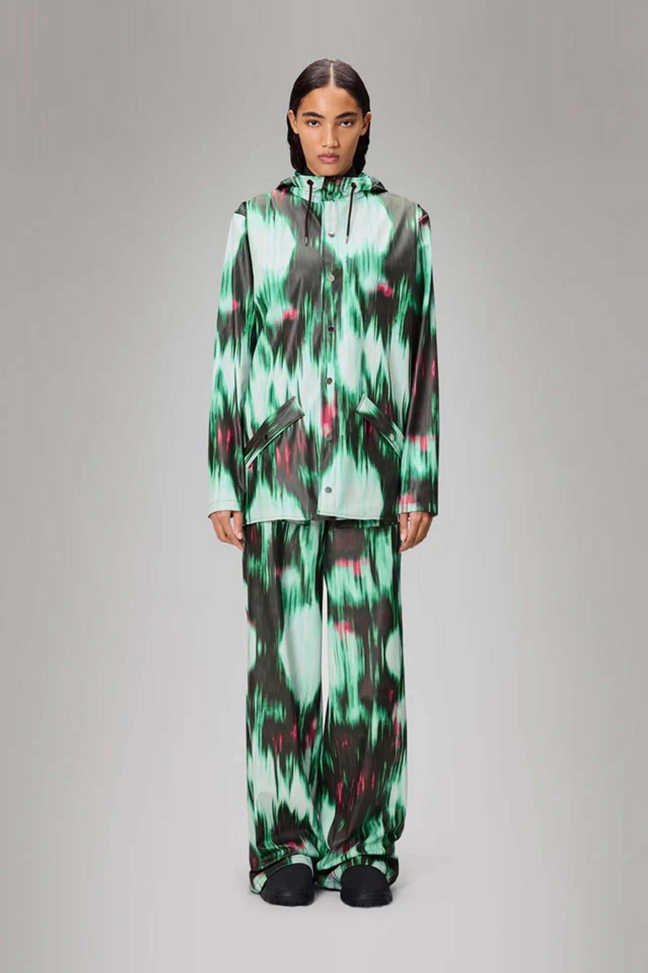 RAINS JACKET W3 en color VERDE (4)