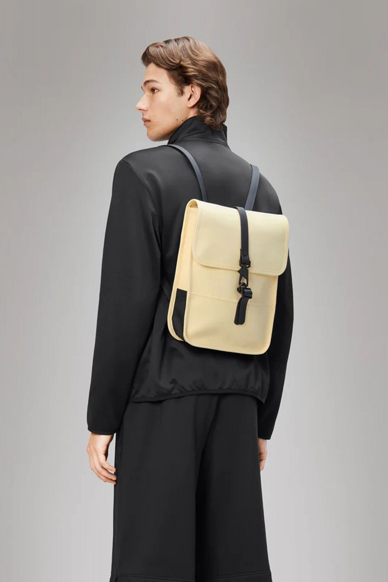 RAINS MICRO W3 en color BEIS (3)