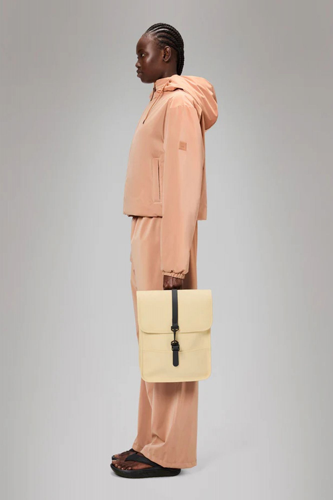 RAINS MICRO W3 en color BEIS (4)