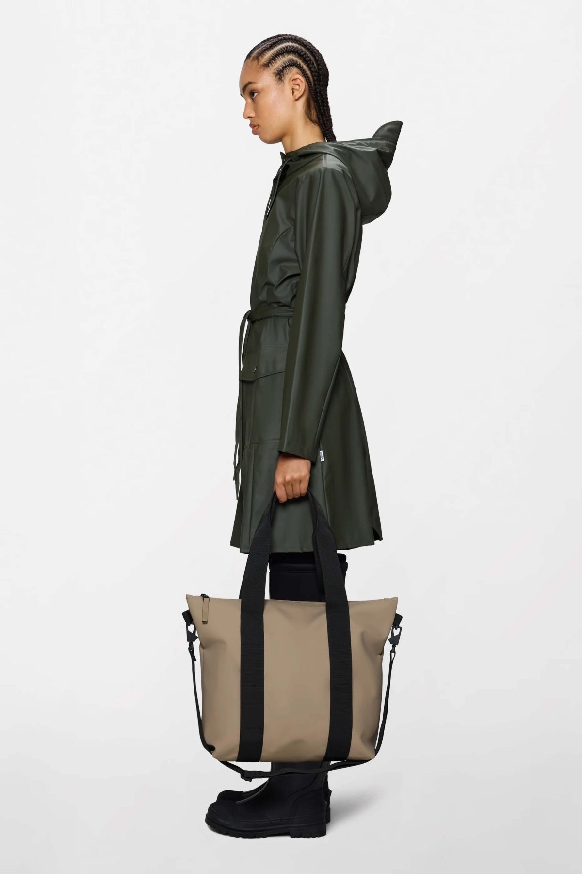 RAINS TOTE BAG MINI W3 en color BEIS (1)