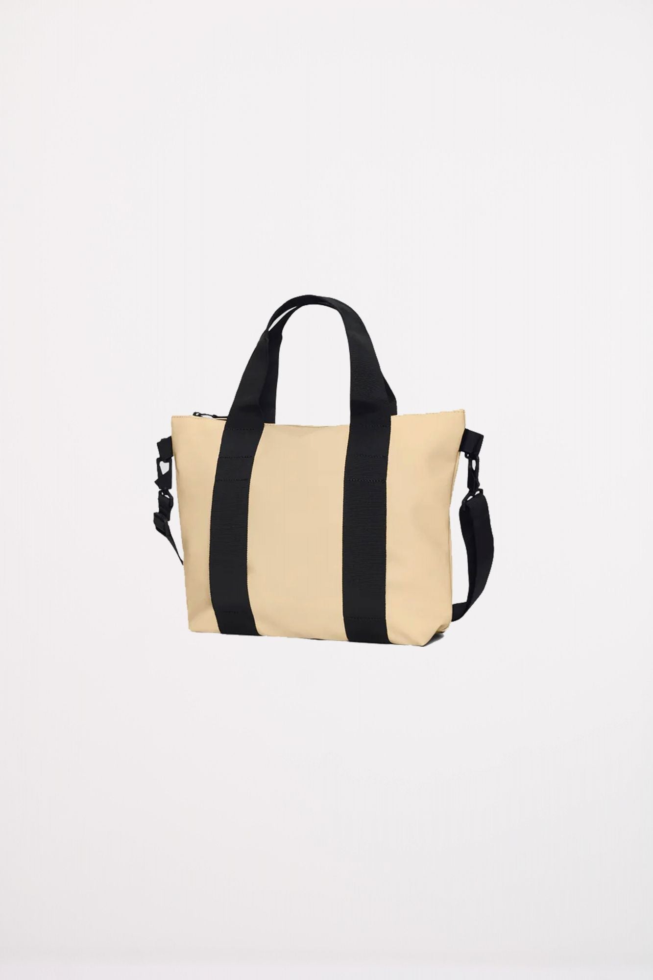 RAINS TOTE BAG MICRO en color BEIS (2)