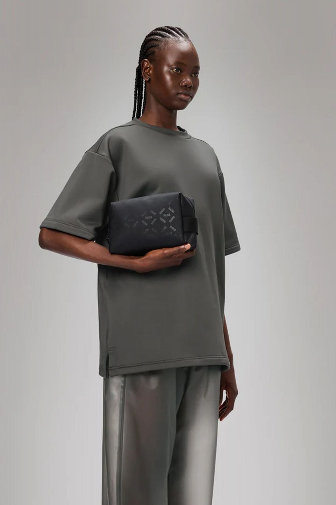 RAINS WASH BAG SMALL en color NEGRO (4)