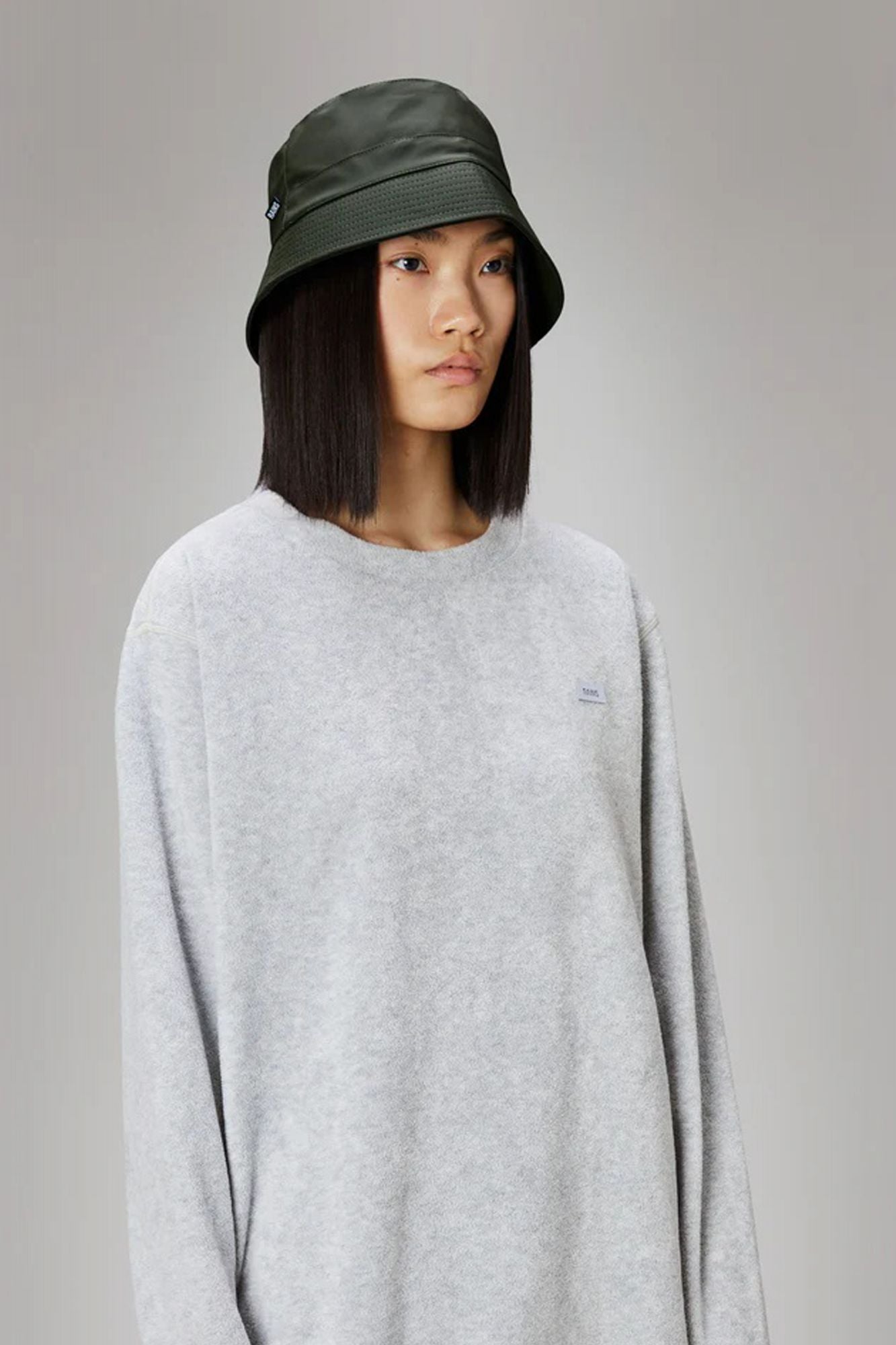 RAINS BUCKET HAT en color VERDE (3)