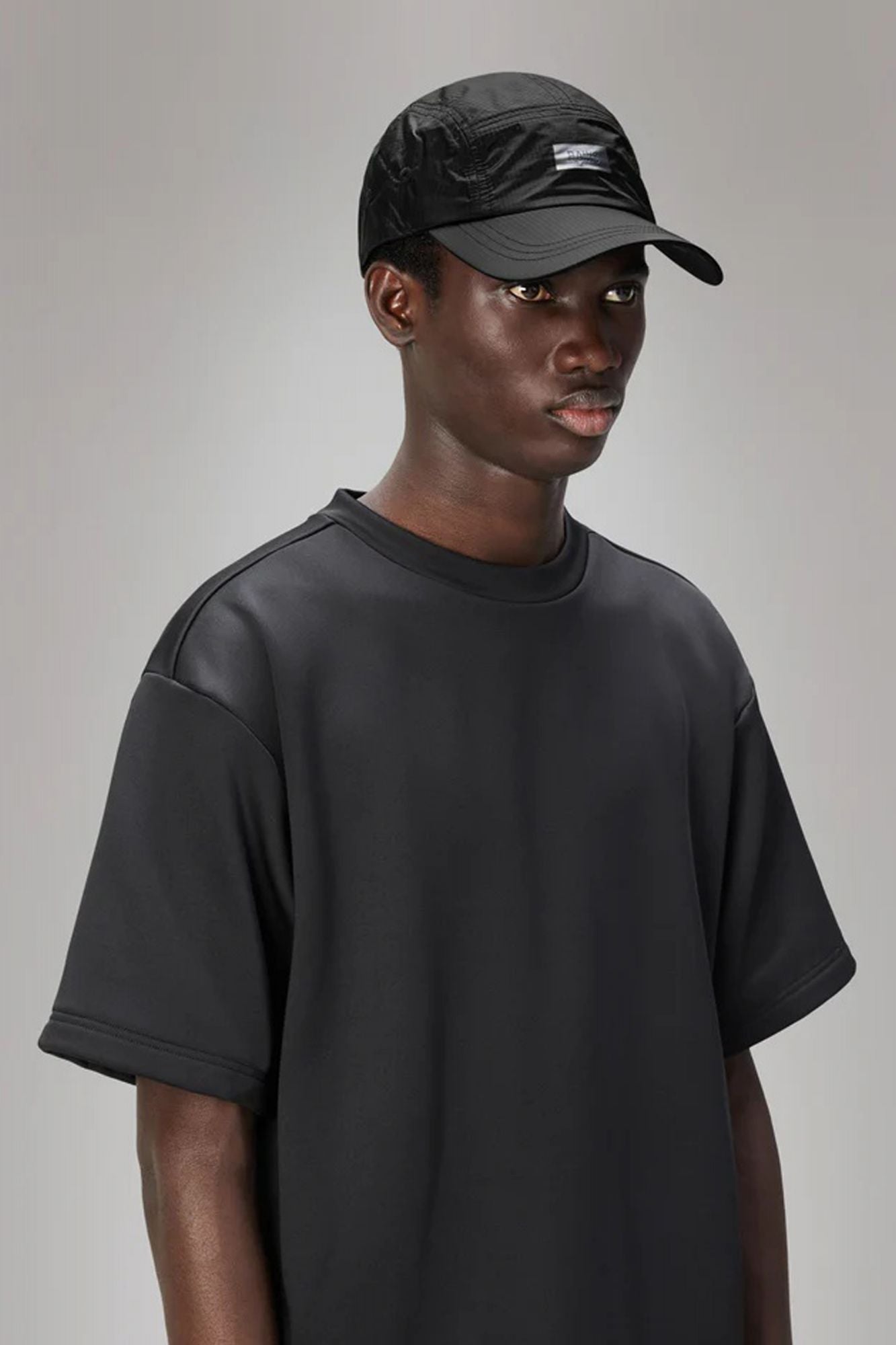 RAINS 5 PANEL RIPSTOP CAP en color NEGRO (2)