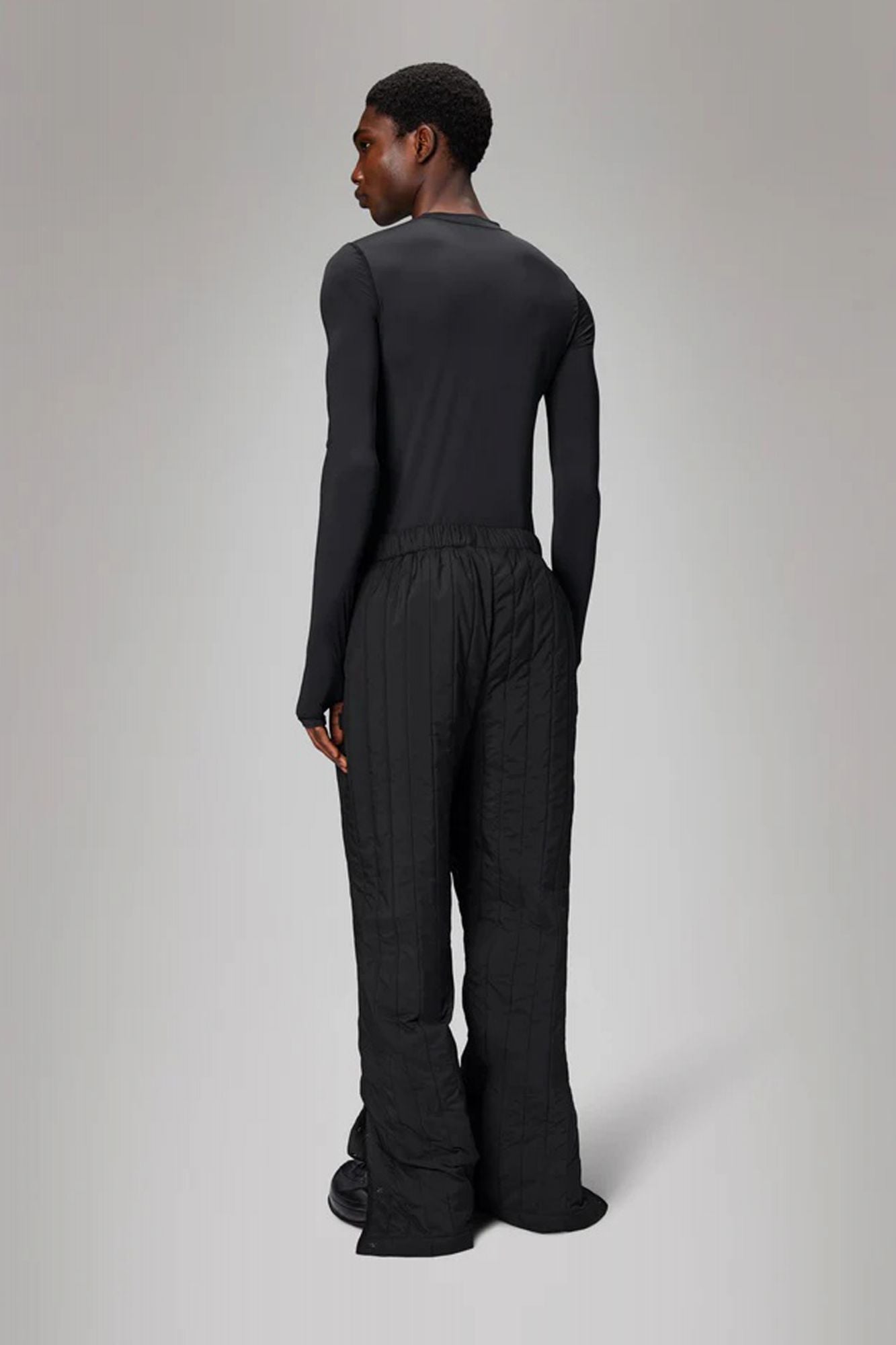 RAINS  BANJA LINER PANTS REGULAR T1 en color NEGRO (3)