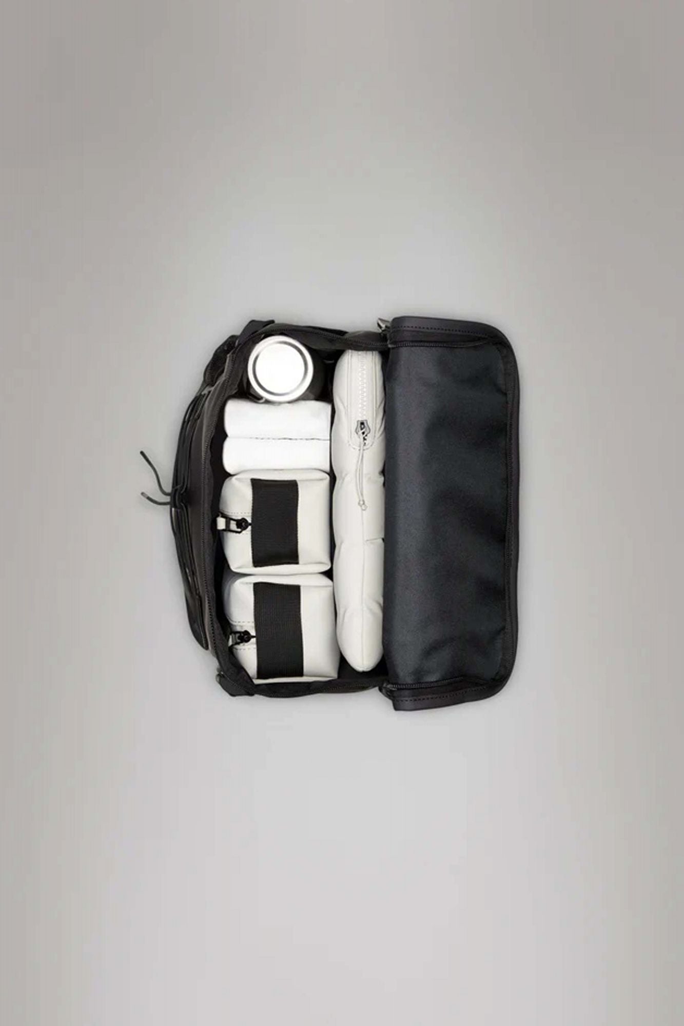RAINS TRAIL MOUNTAINEER BAG W3 en color NEGRO (2)