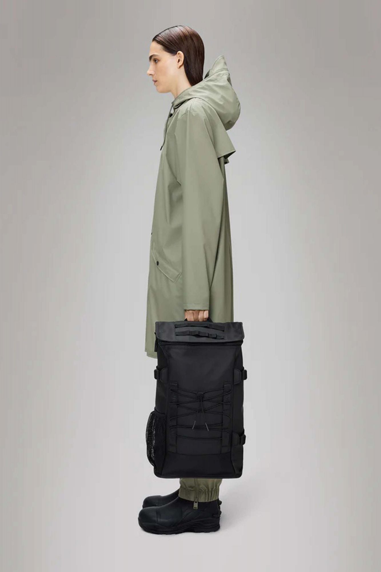 RAINS TRAIL MOUNTAINEER BAG W3 en color NEGRO (4)