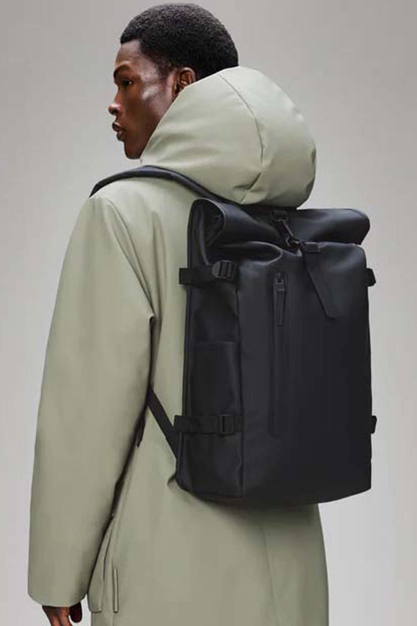 RAINS ROLLTOP RUCKSACK LARGE W3 en color NEGRO (4)