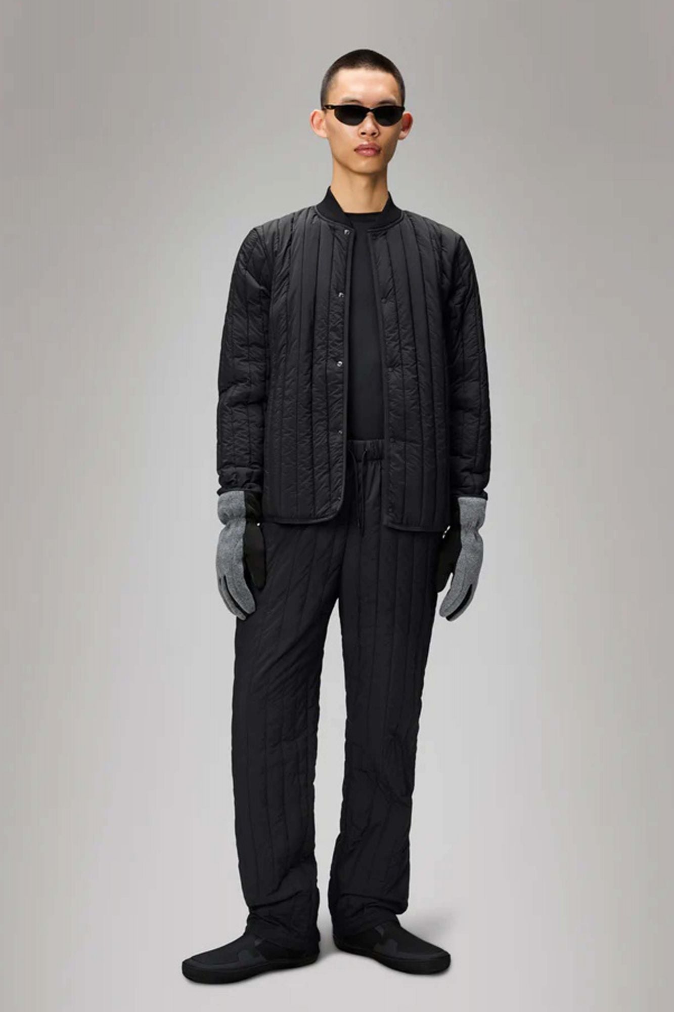RAINS BANJA LINER BOMBER JACJET T1 en color NEGRO (4)