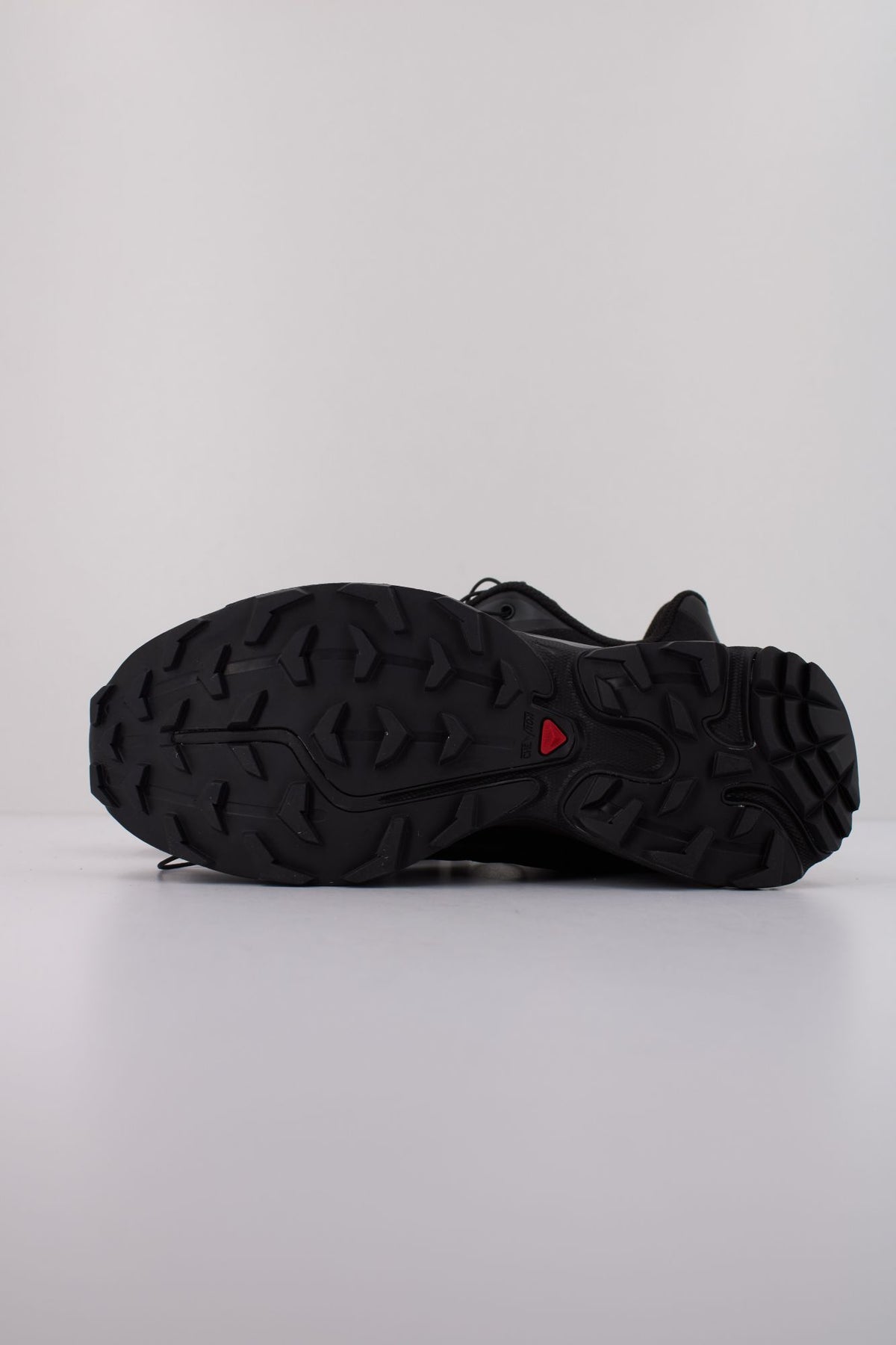 SALOMON BAJO XT 6 en color NEGRO (4)