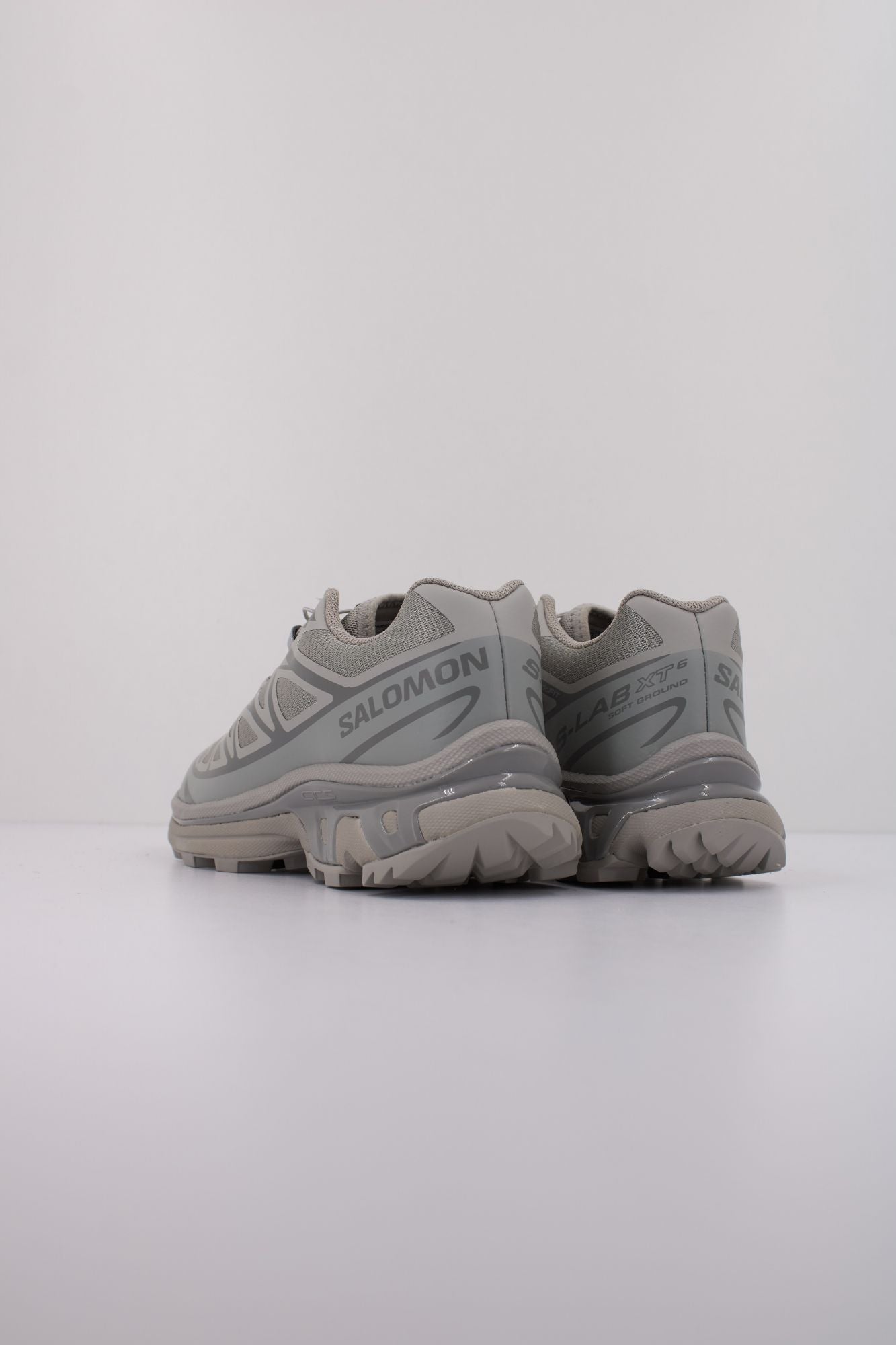 SALOMON BAJO XT 6 en color GRIS (4)