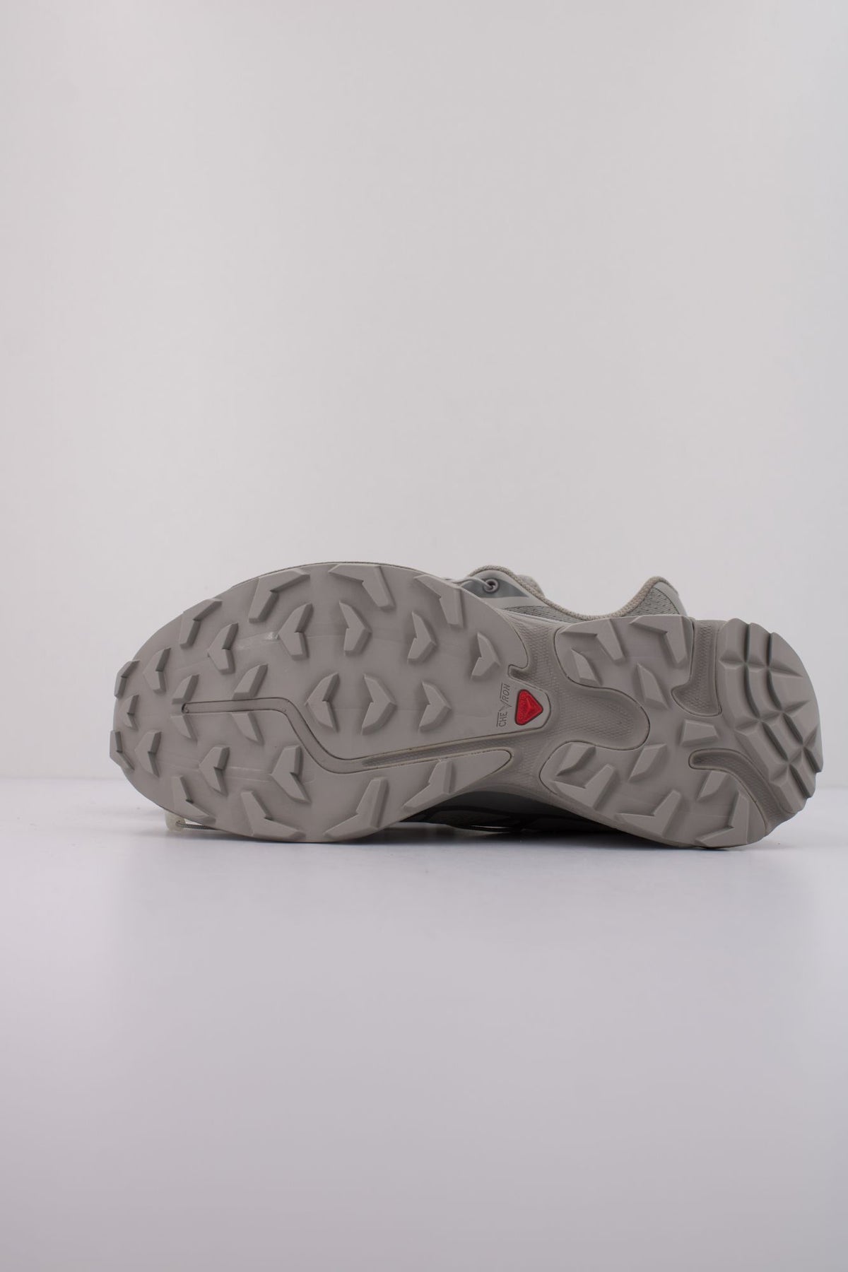 SALOMON BAJO XT 6 en color GRIS (5)